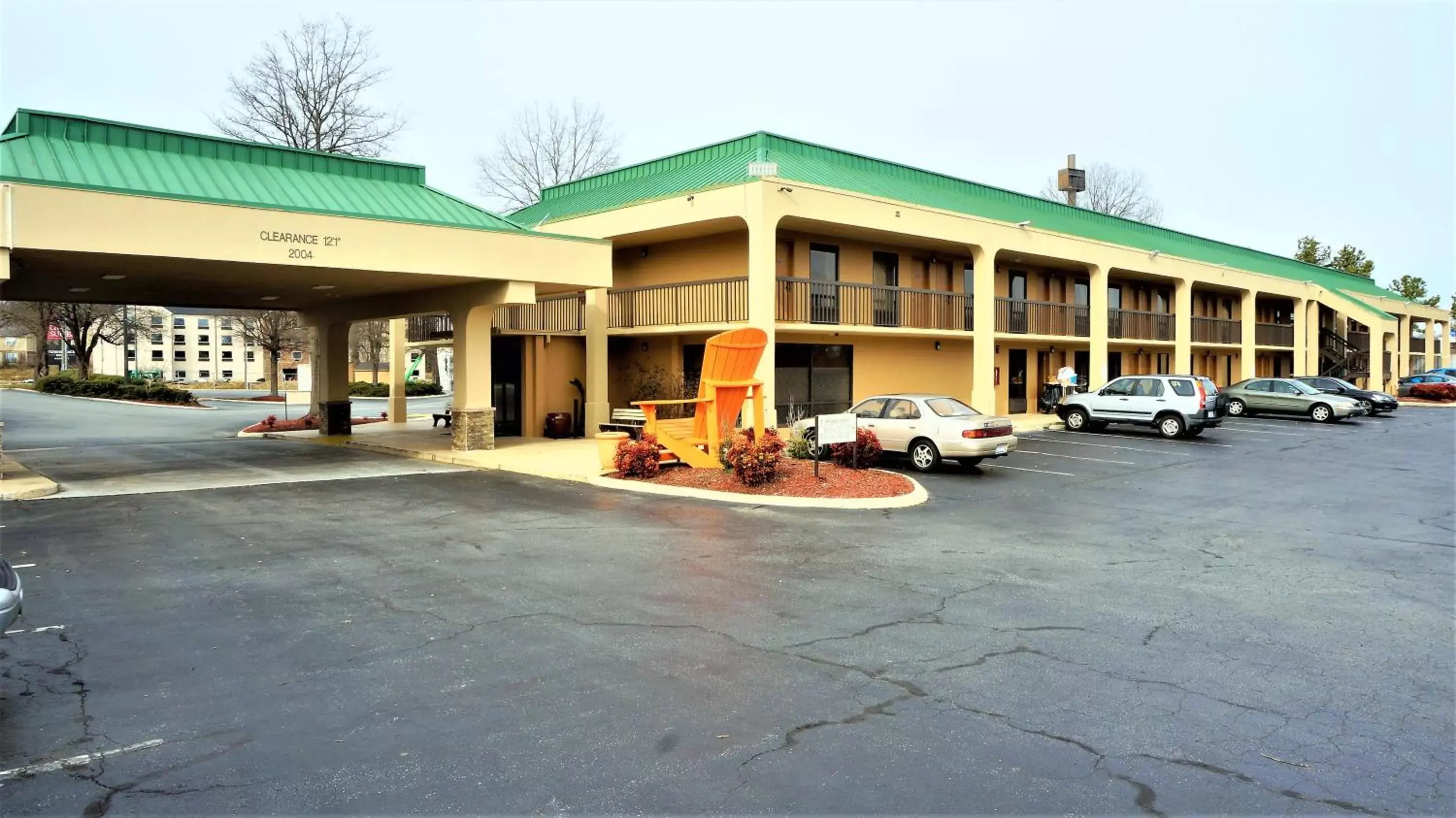 Property Building in Howard Johnson by Wyndham Greensboro Near the Coliseum