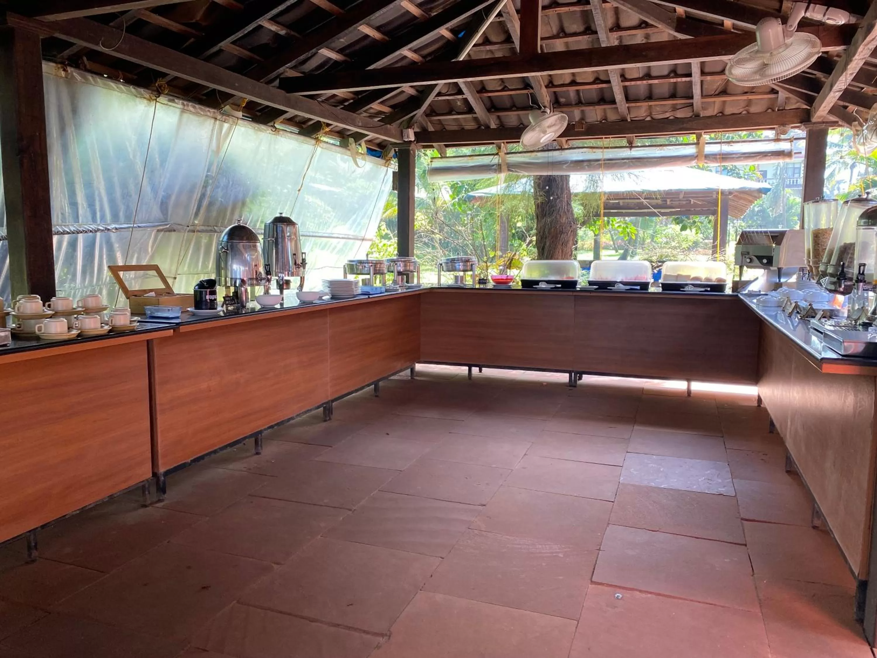 Restaurant/places to eat in Chalston Beach Resort