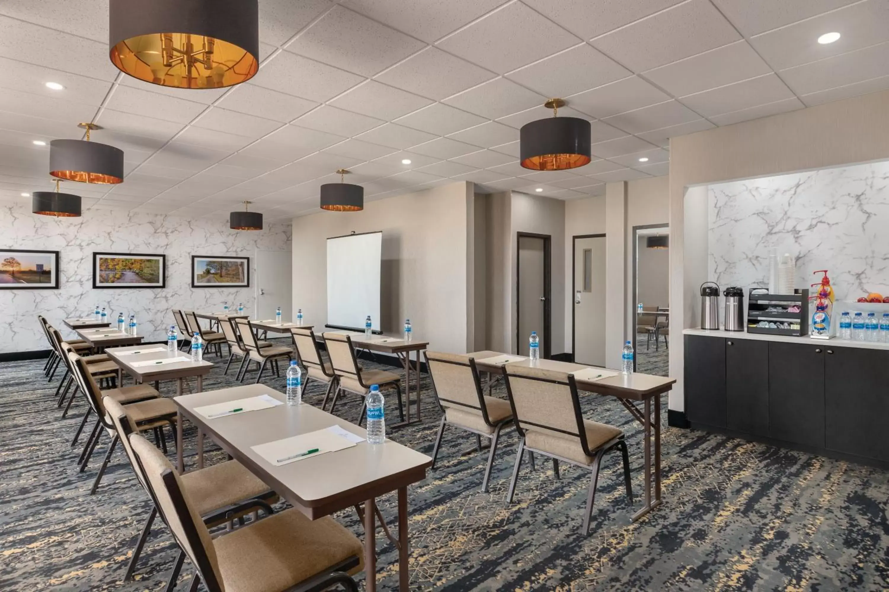 Business facilities in La Quinta Inn & Suites by Wyndham Dothan