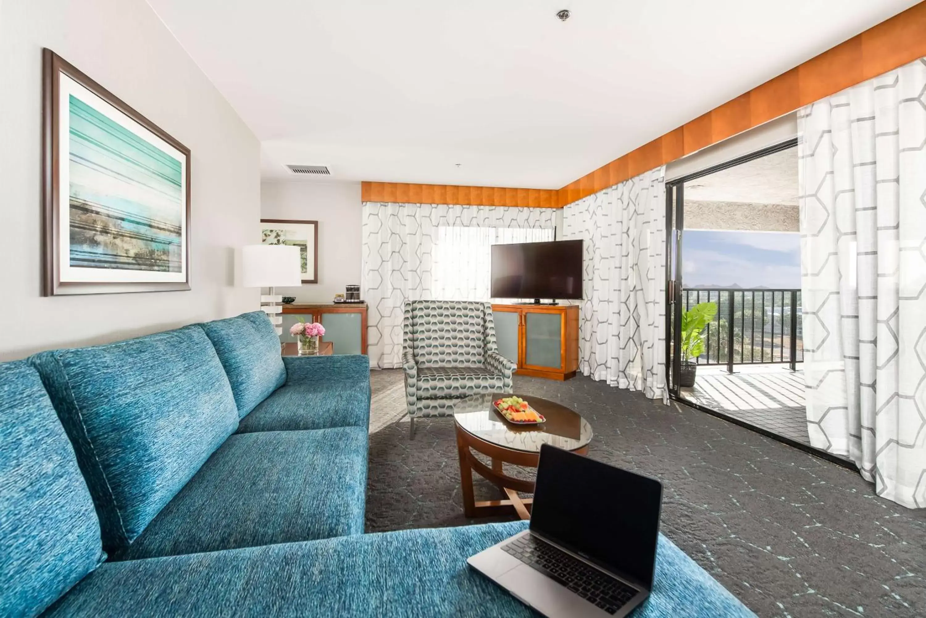 Living room, Seating Area in DoubleTree by Hilton Carson