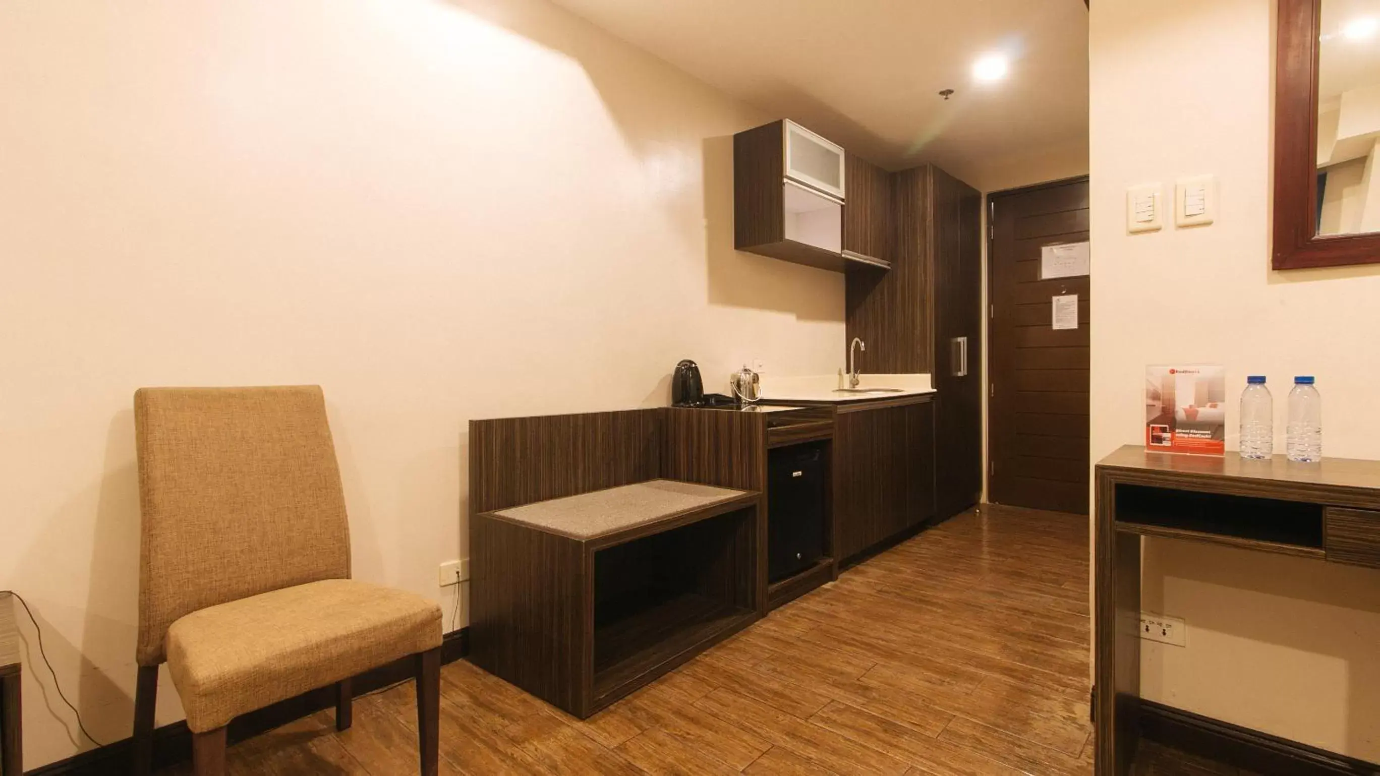 Kitchen or kitchenette, Seating Area in RedDoorz Premium @ West Avenue Quezon City