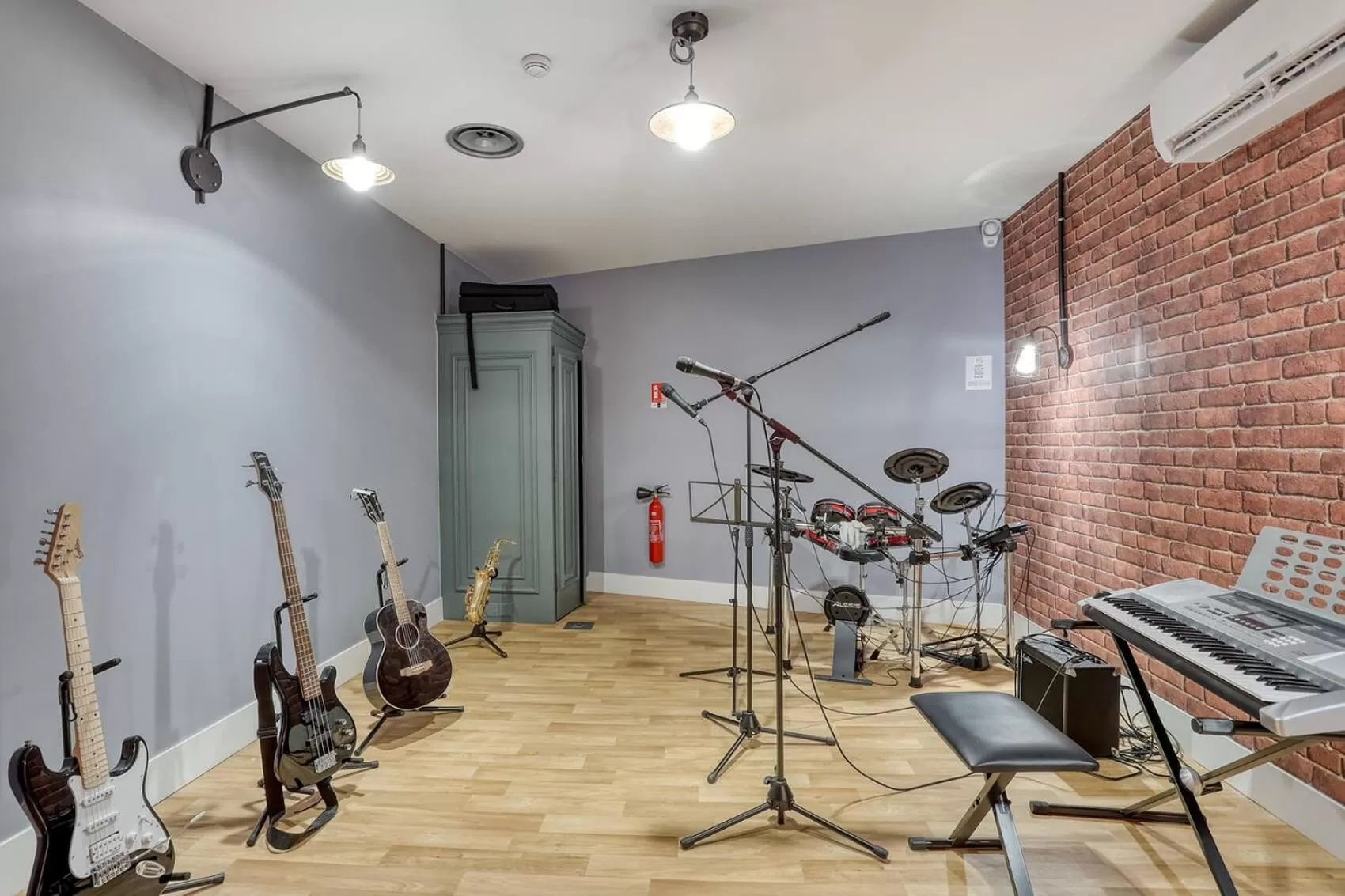 Area and facilities in ECLA Paris Massy Palaiseau