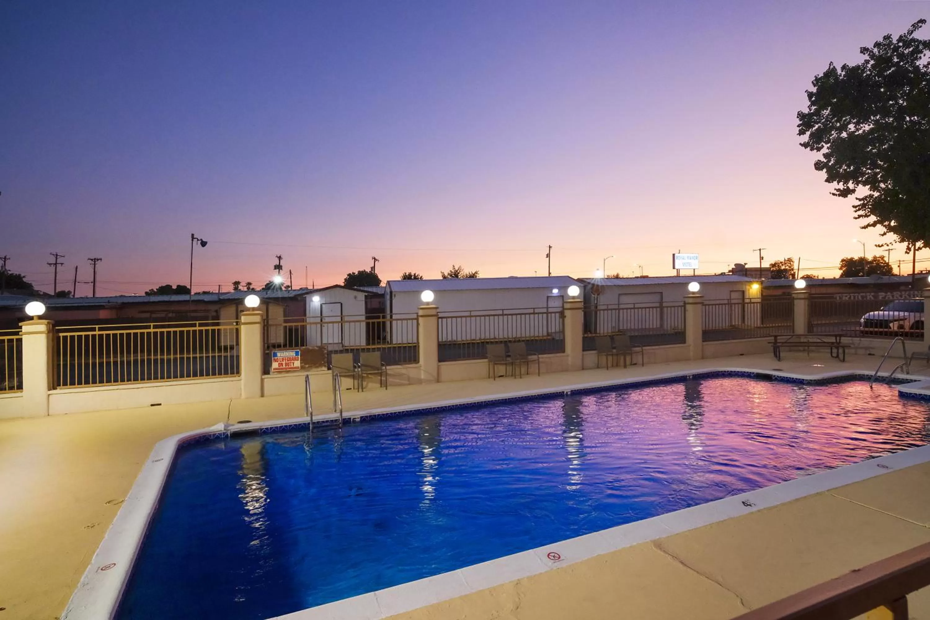 Swimming pool in Carlsbad Inn , New Mexico