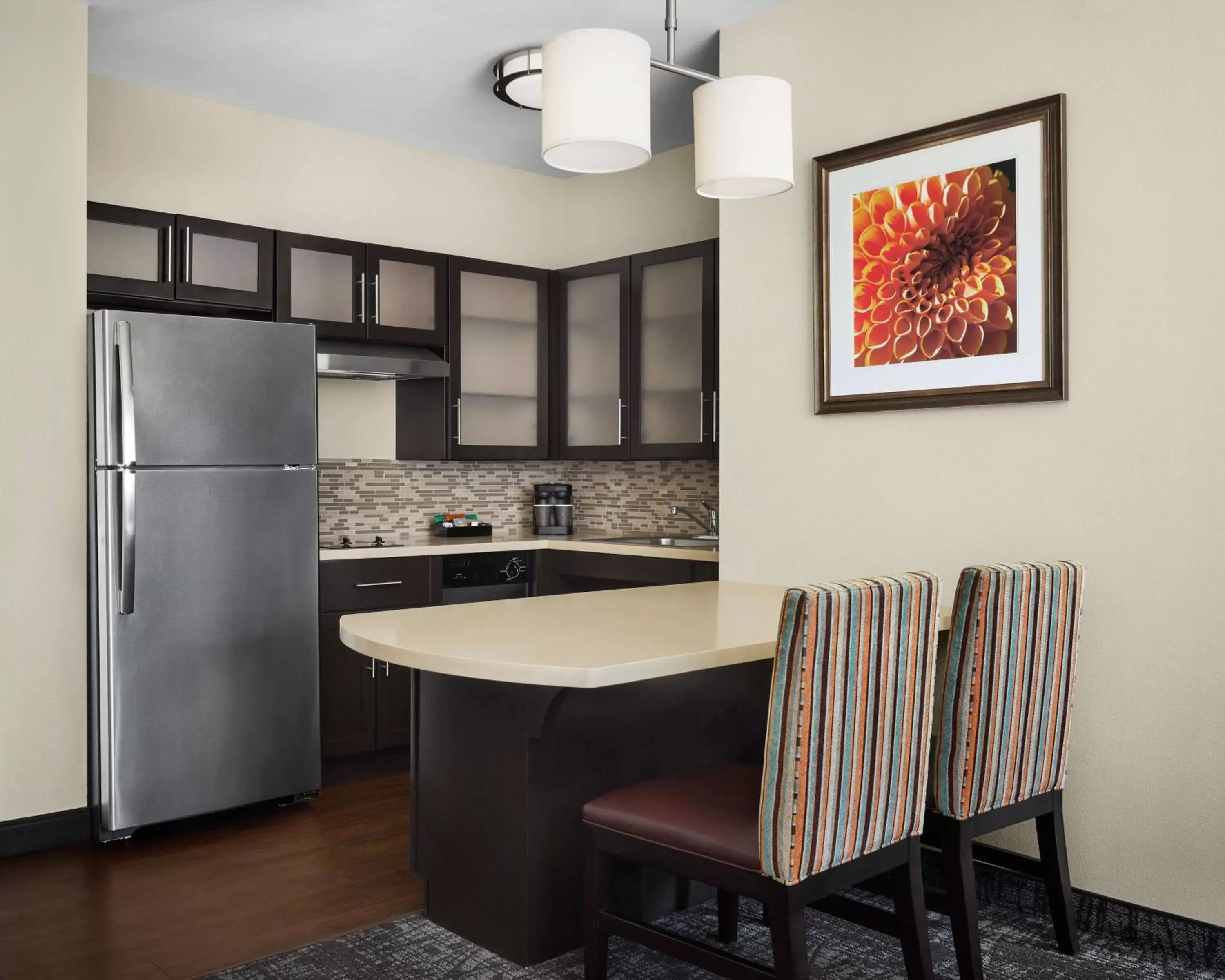 Kitchen or kitchenette, Bathroom in Homewood Suites by Hilton Cathedral City Palm Springs