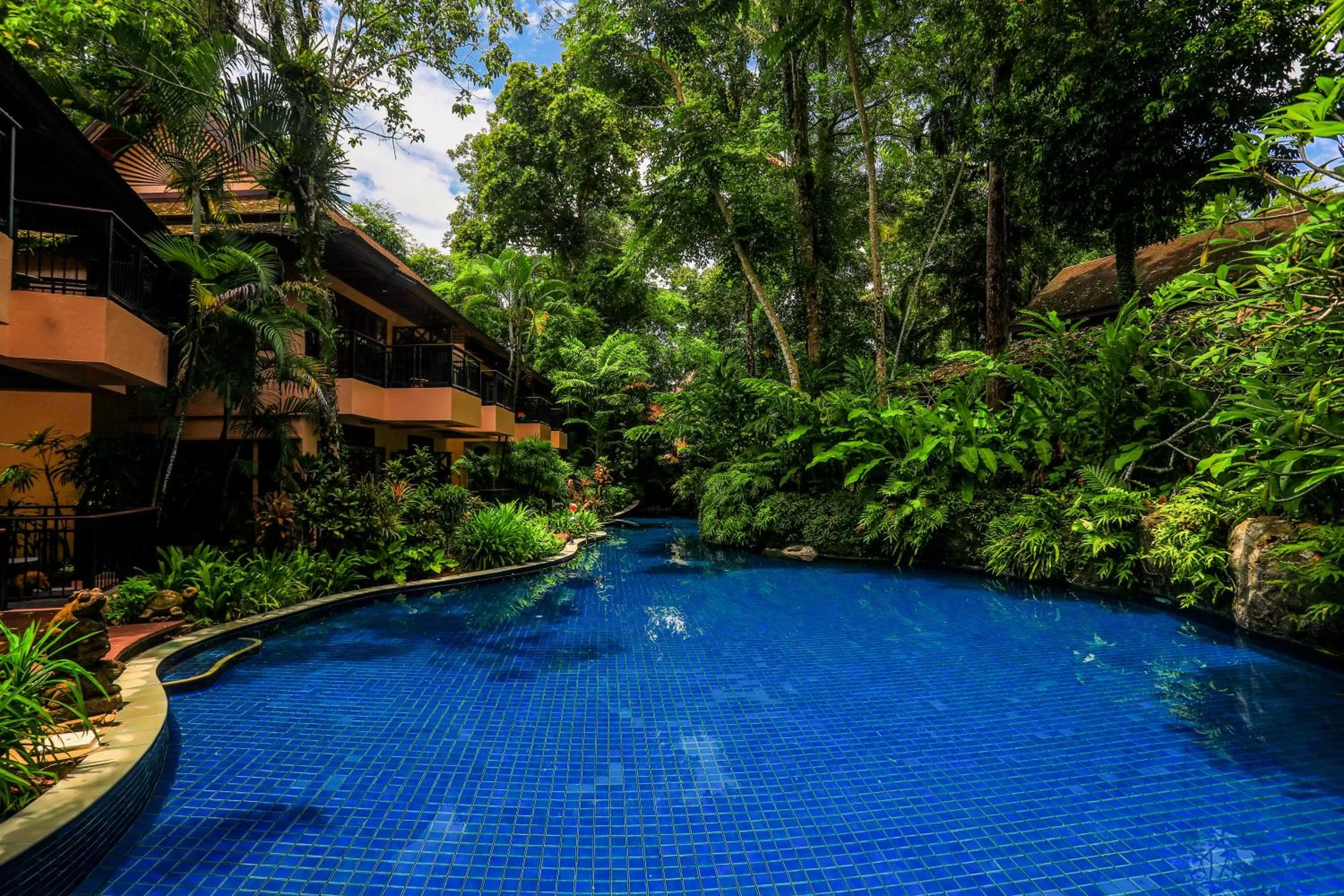 Swimming pool in Khaolak Merlin Resort