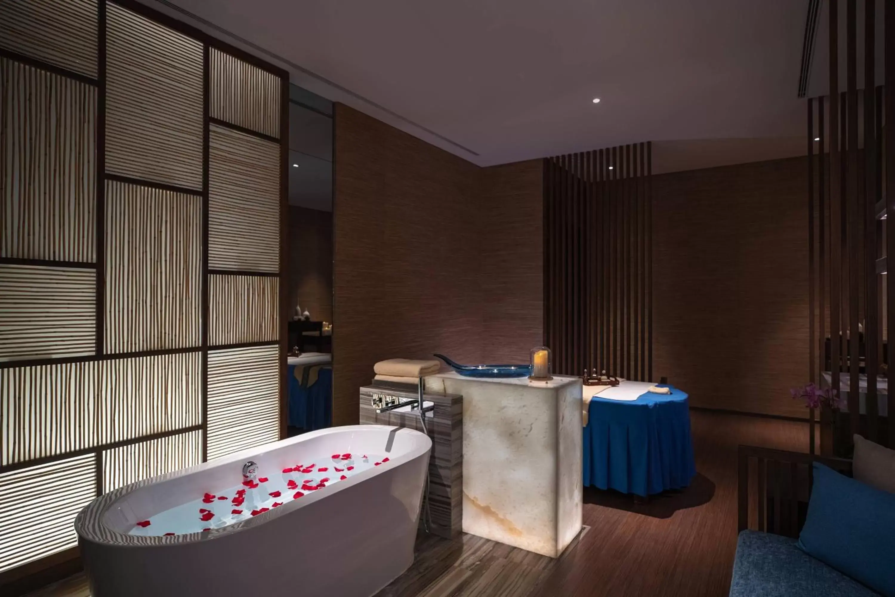 Spa and wellness centre/facilities, Bathroom in Beijing Marriott Hotel Changping