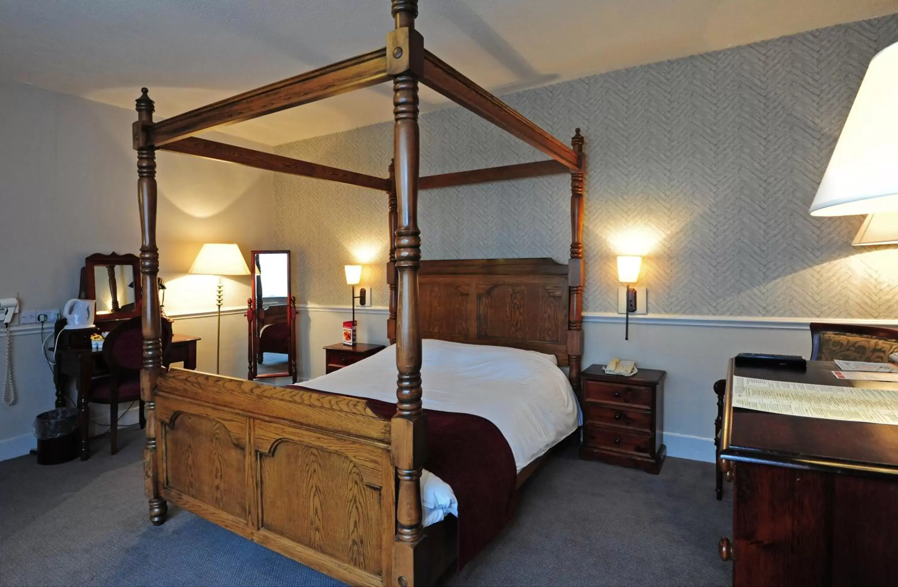 Photo of the whole room, Bed in Himley House by Chef & Brewer Collection