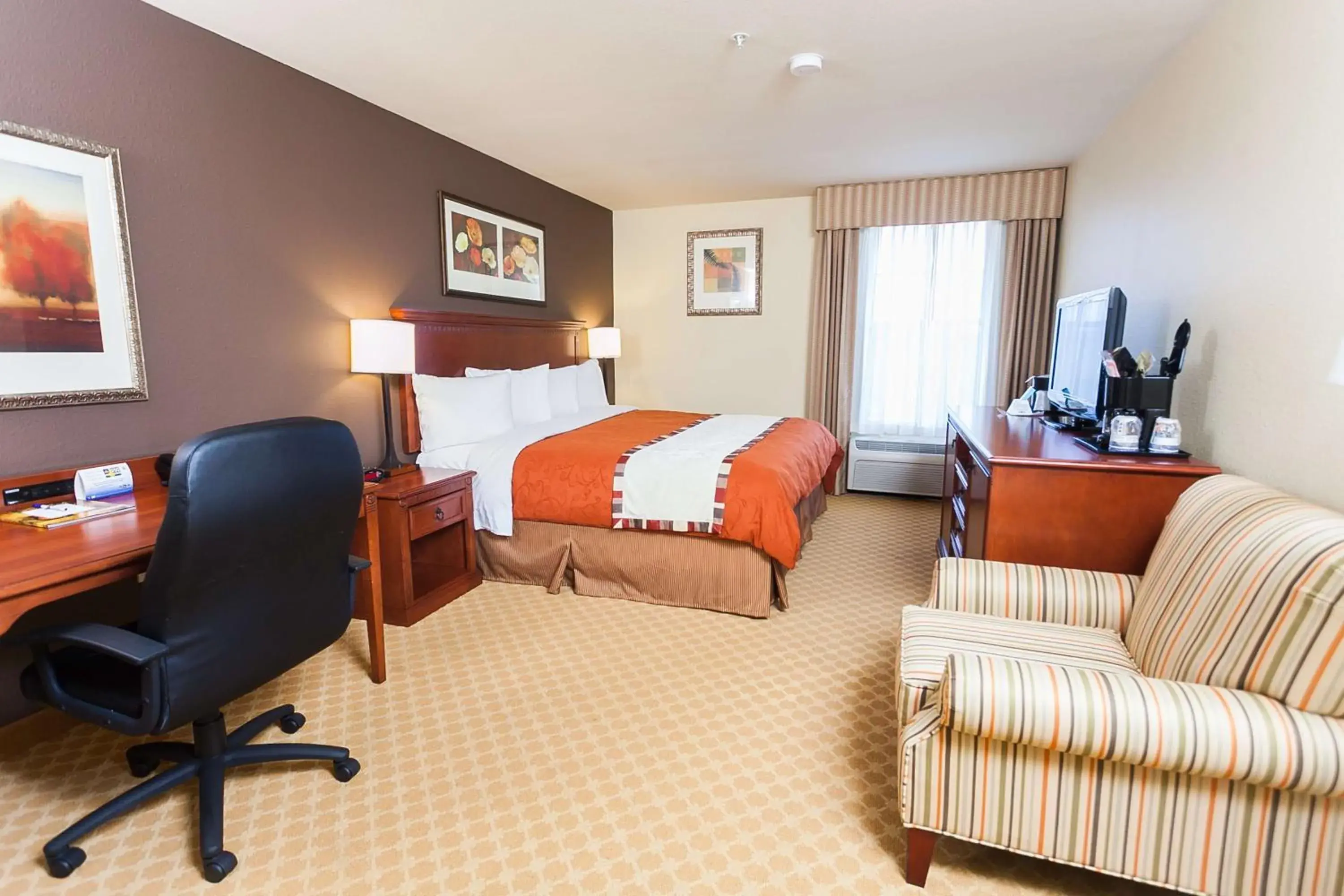 Photo of the whole room in Best Western Plus Georgetown Inn & Suites