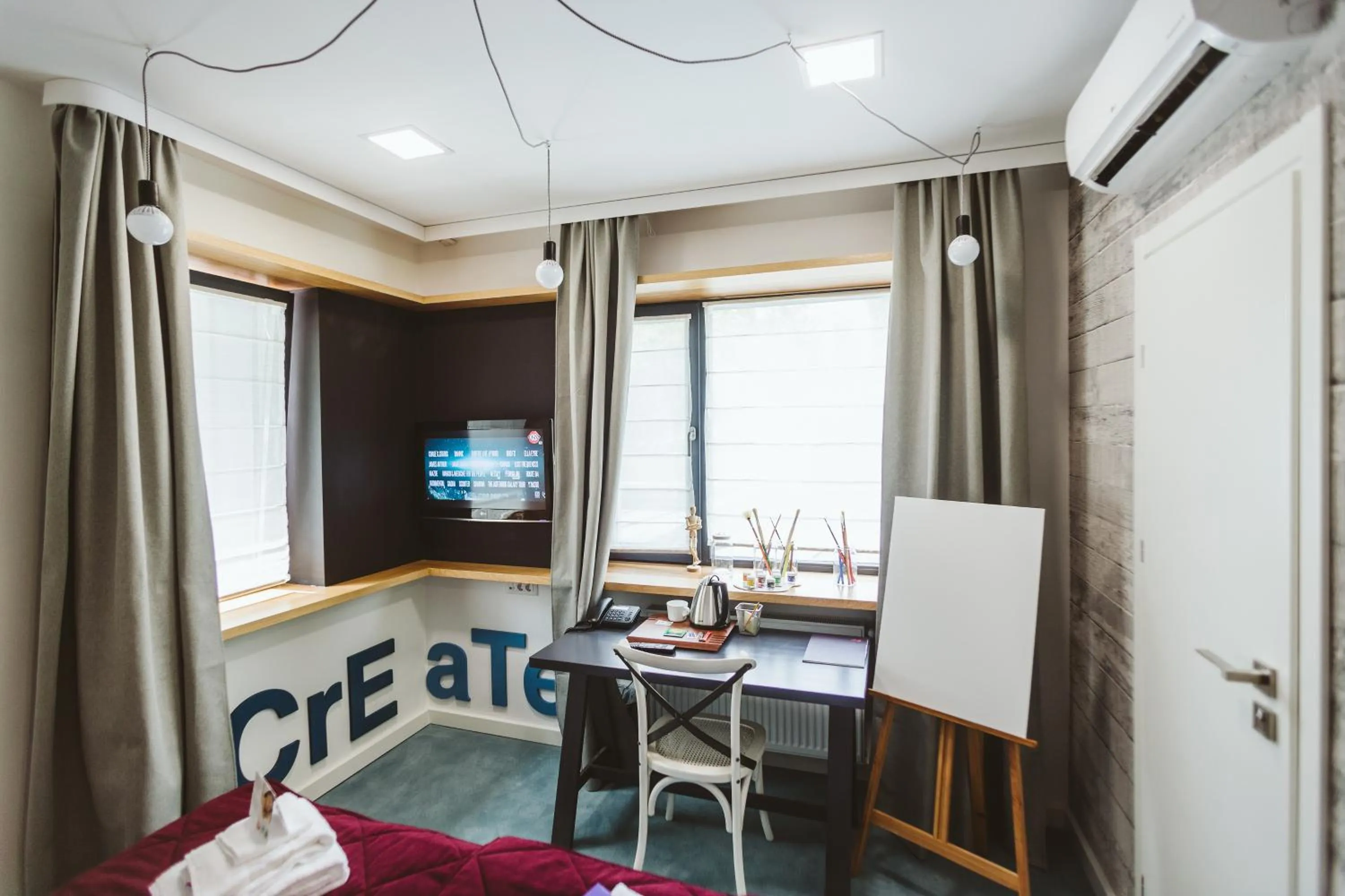 Photo of the whole room in Lol et Lola Hotel