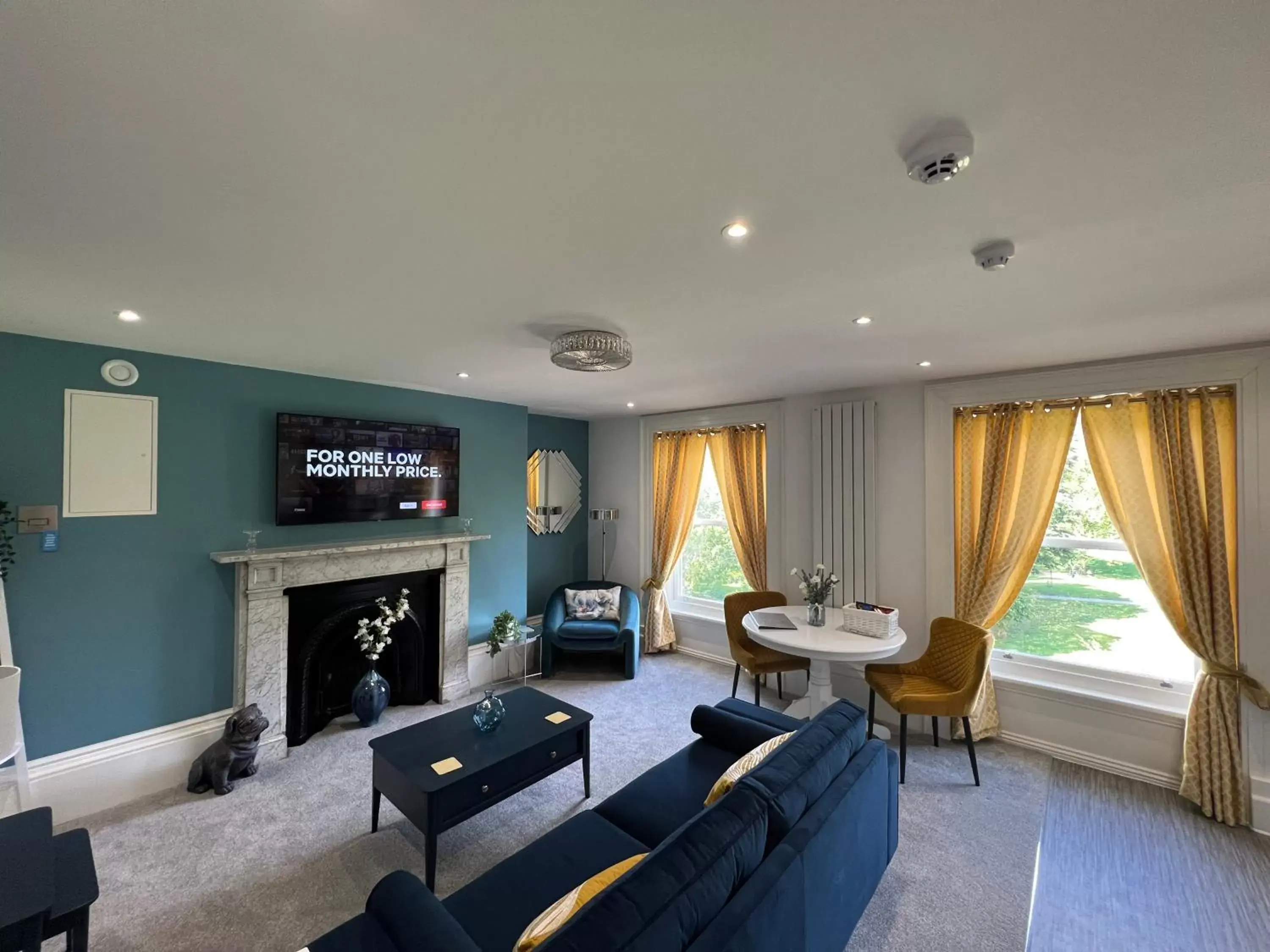 Living room, Seating Area in Winckley Square Residences