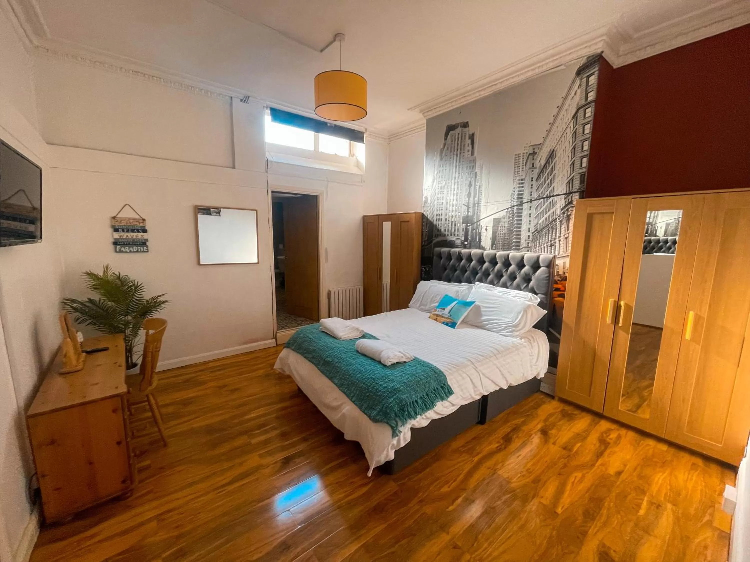 Photo of the whole room in The Chedburgh