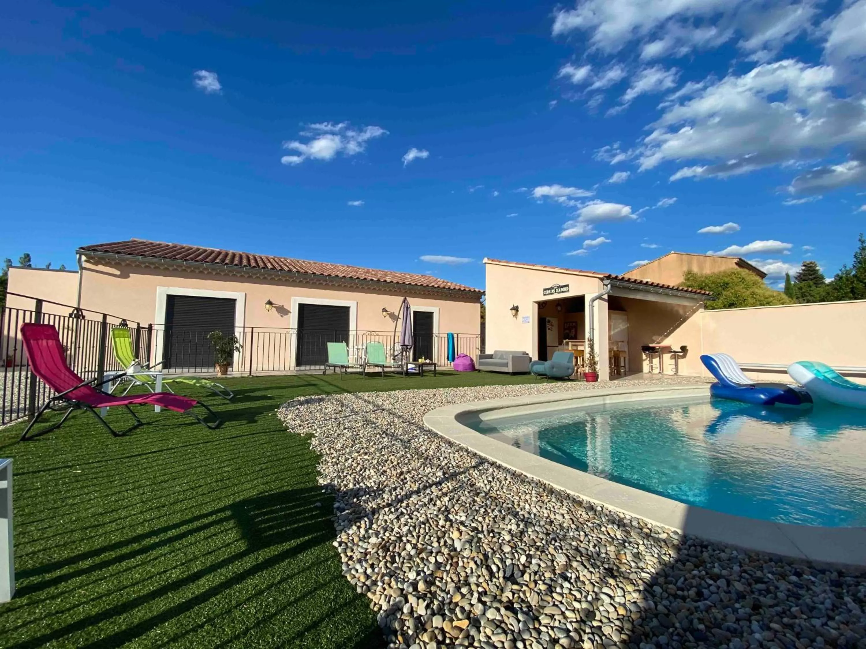 Property Building in Chambre d'hôte au pied du Ventoux