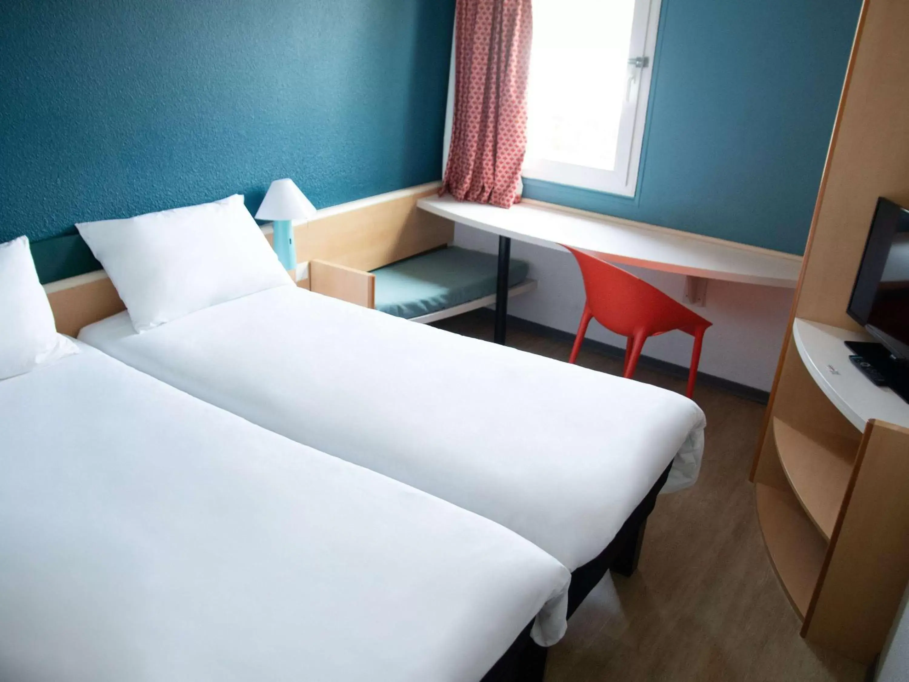 Bedroom, Bed in Hotel ibis Narbonne
