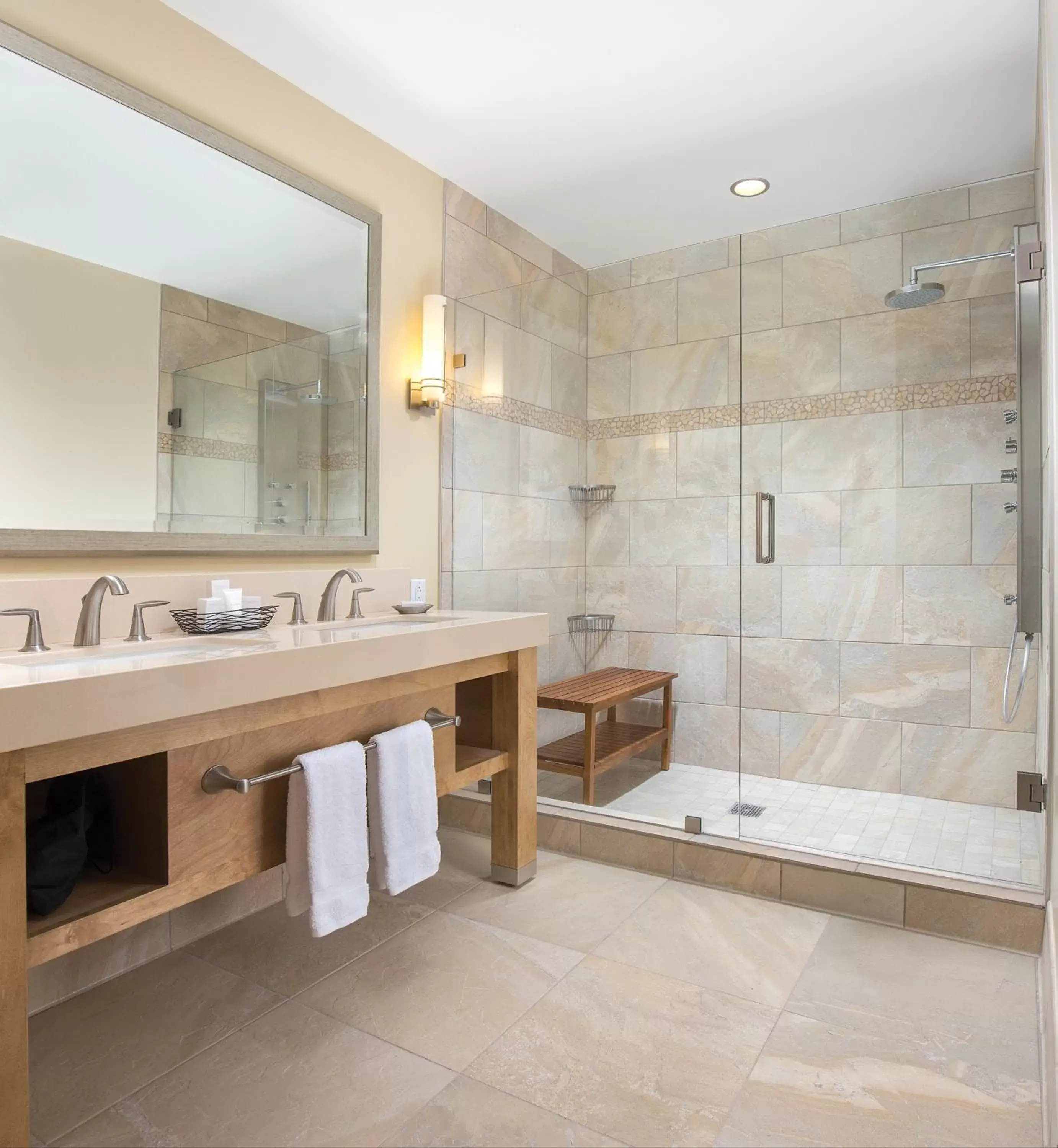 Photo of the whole room, Bathroom in Club Wyndham Resort at Avon