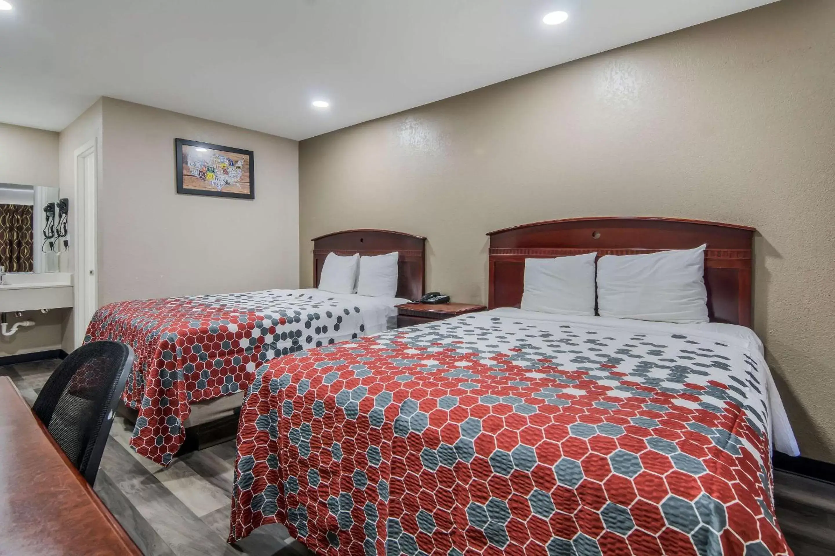 Bedroom, Bed in Econo Lodge Waco North I-35