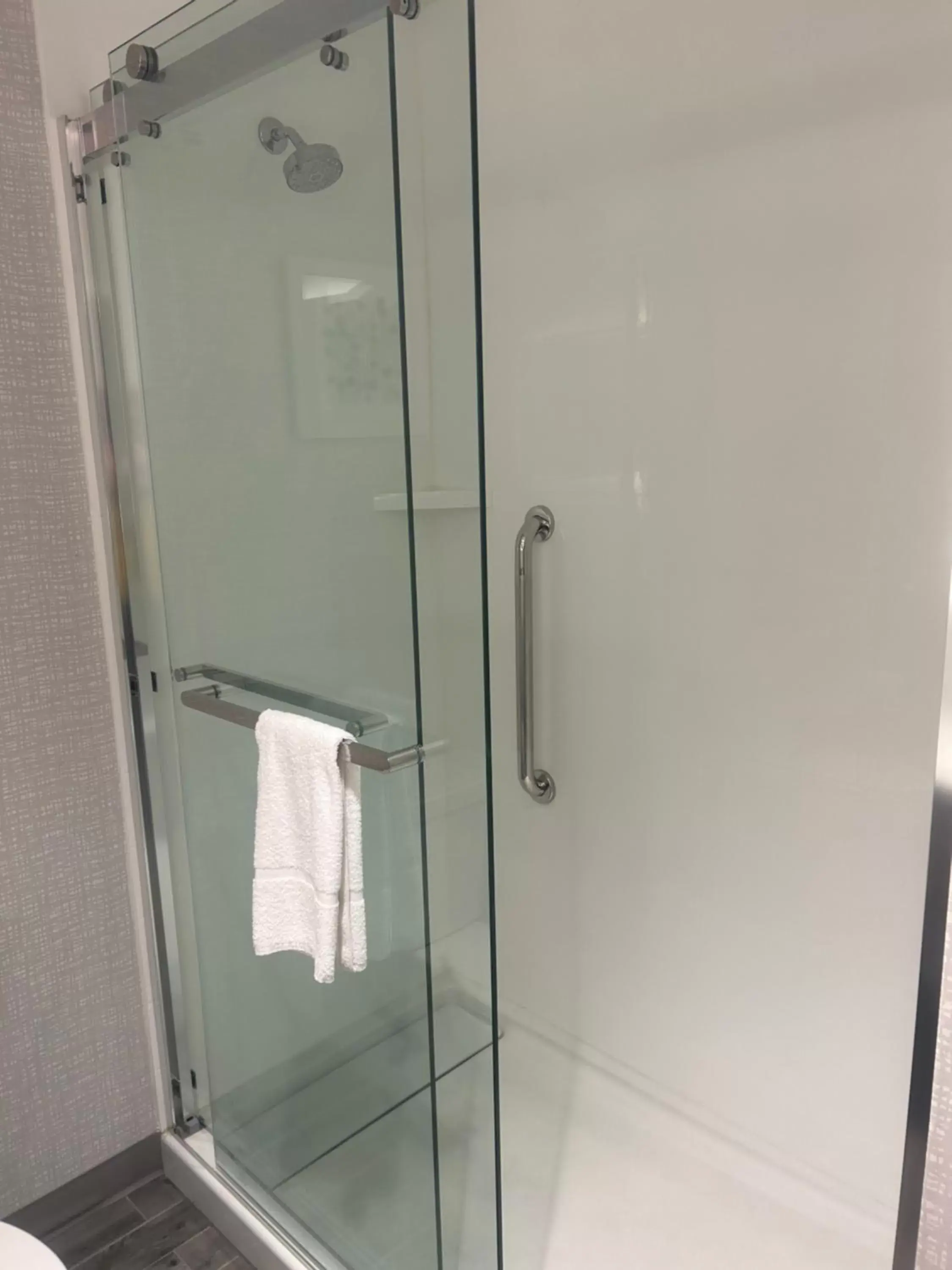 Shower, Bathroom in Hampton Inn By Hilton Kingston