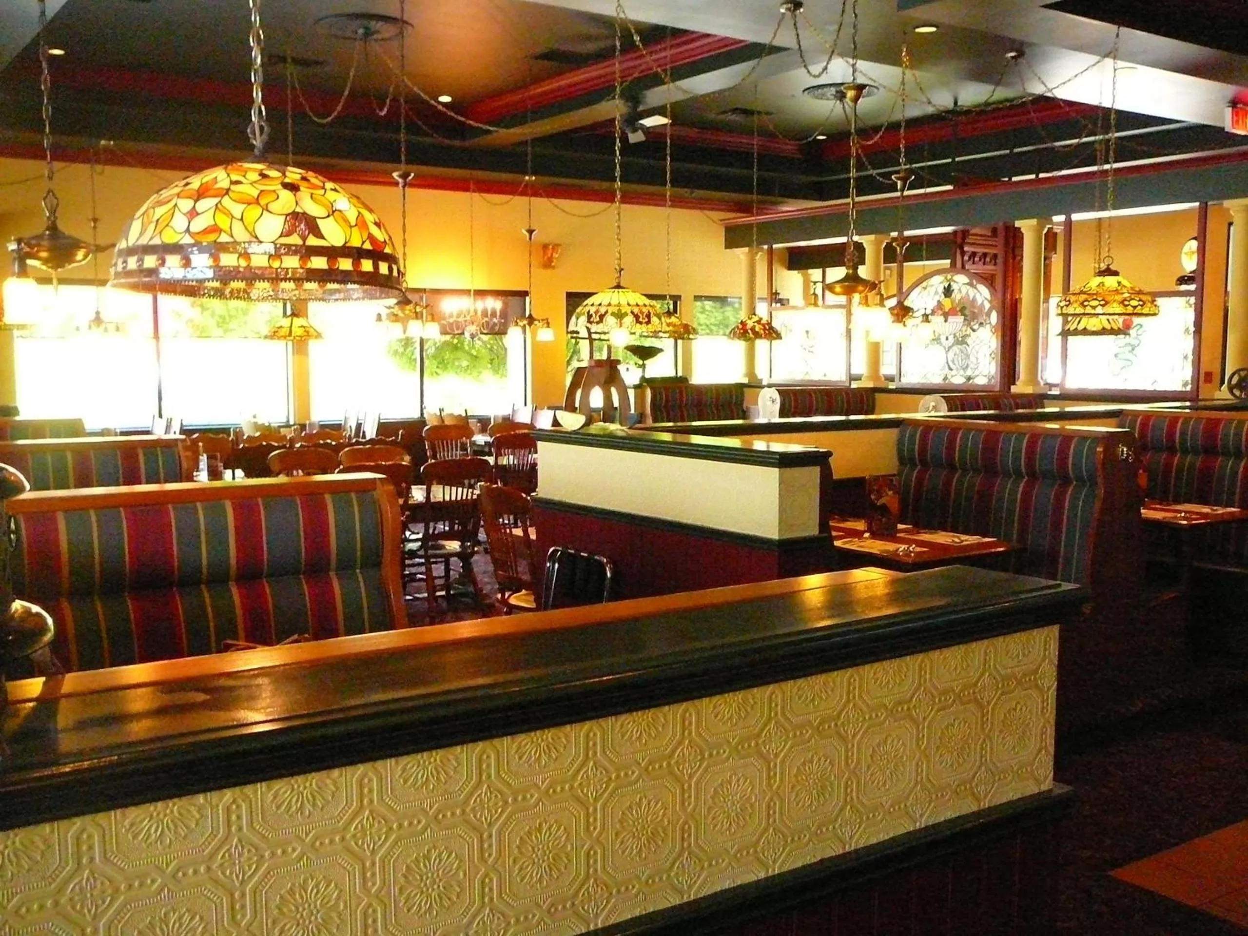 Restaurant/places to eat in Coast Abbotsford Hotel & Suites