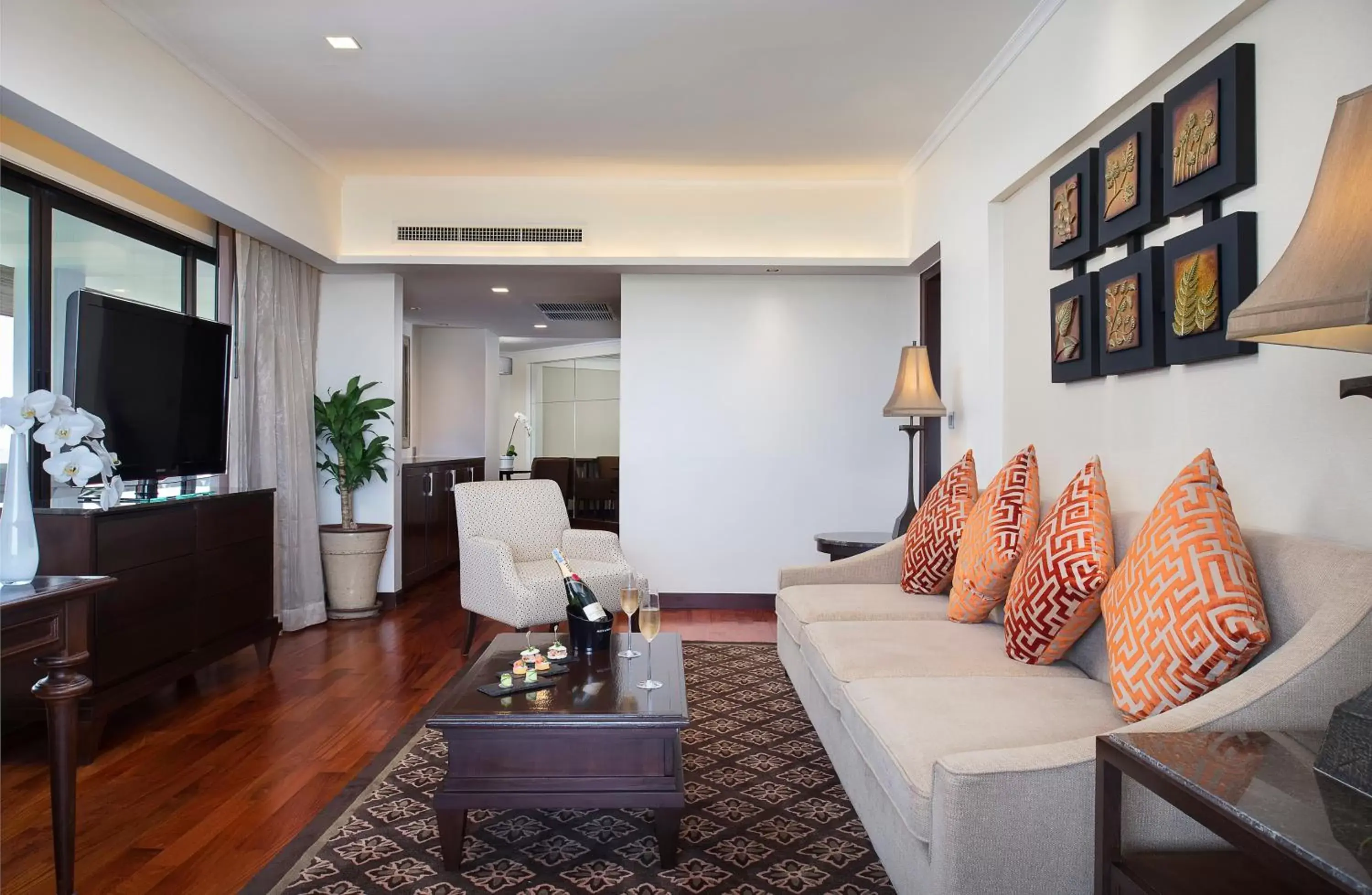 Living room, Seating Area in Anantara Riverside Bangkok Resort