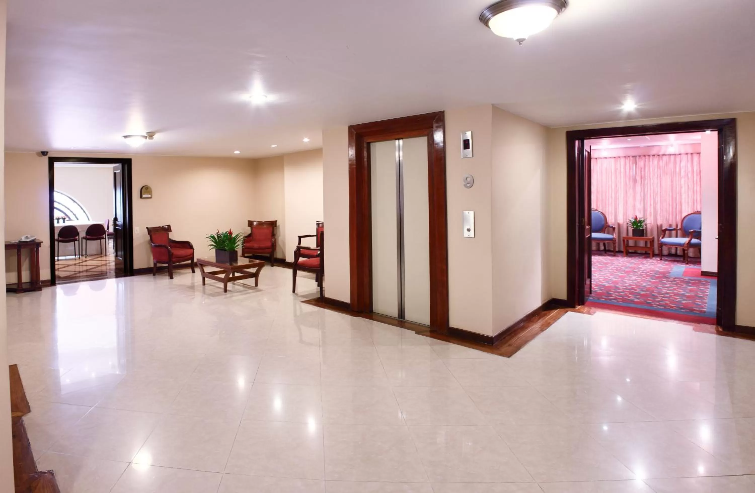 Area and facilities in Hotel Estelar Suites Jones