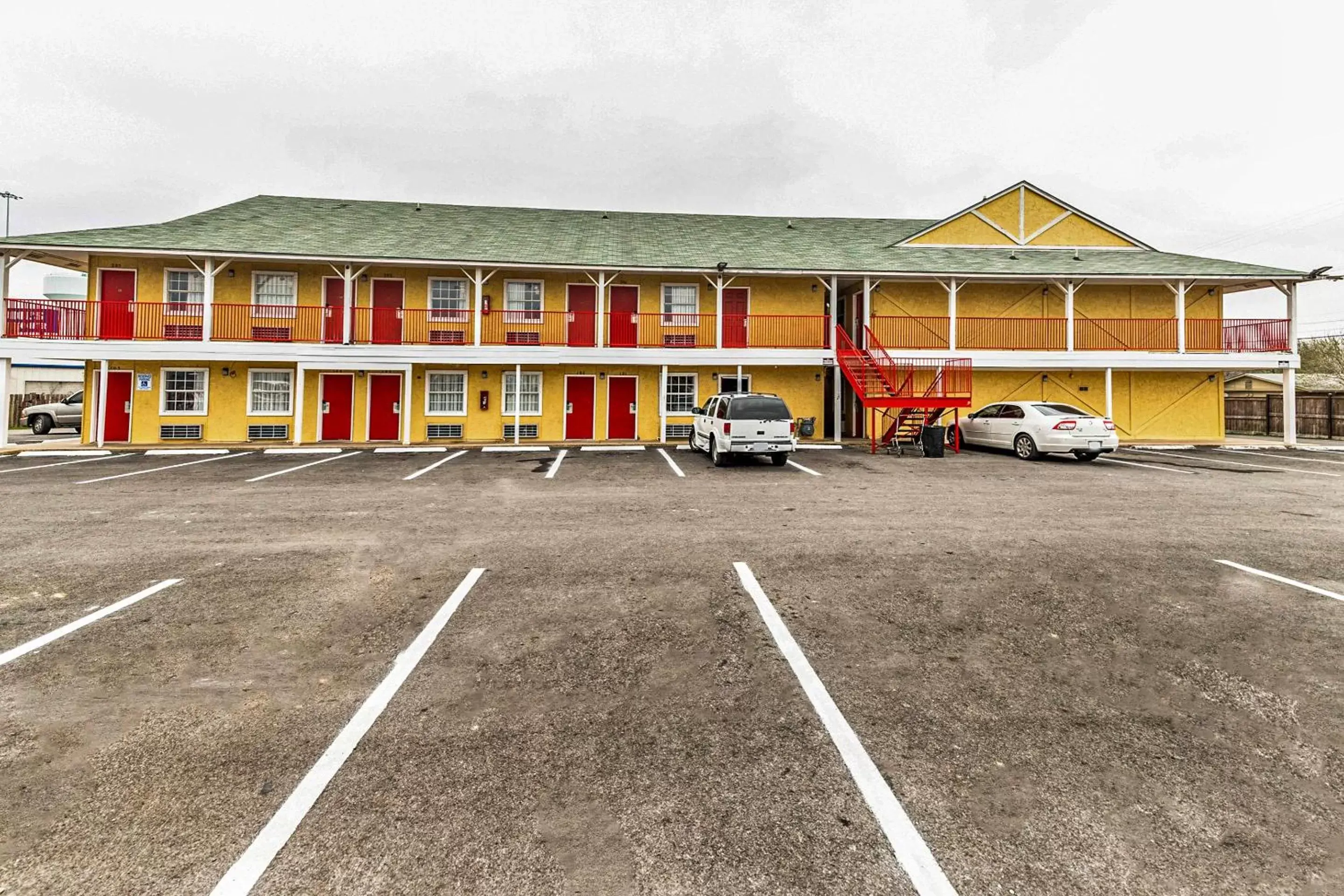 Parking, Property Building in OYO Hotel San Antonio Lackland near Seaworld