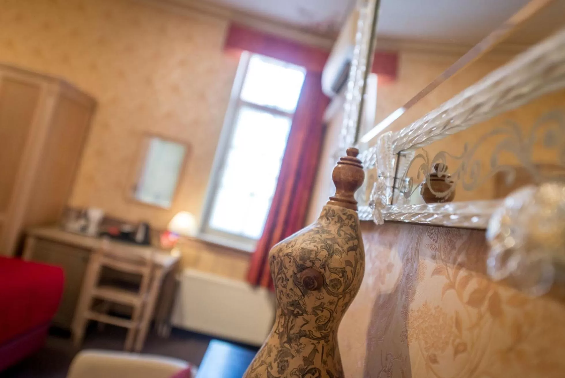 Decorative detail in Hotel Jan Brito