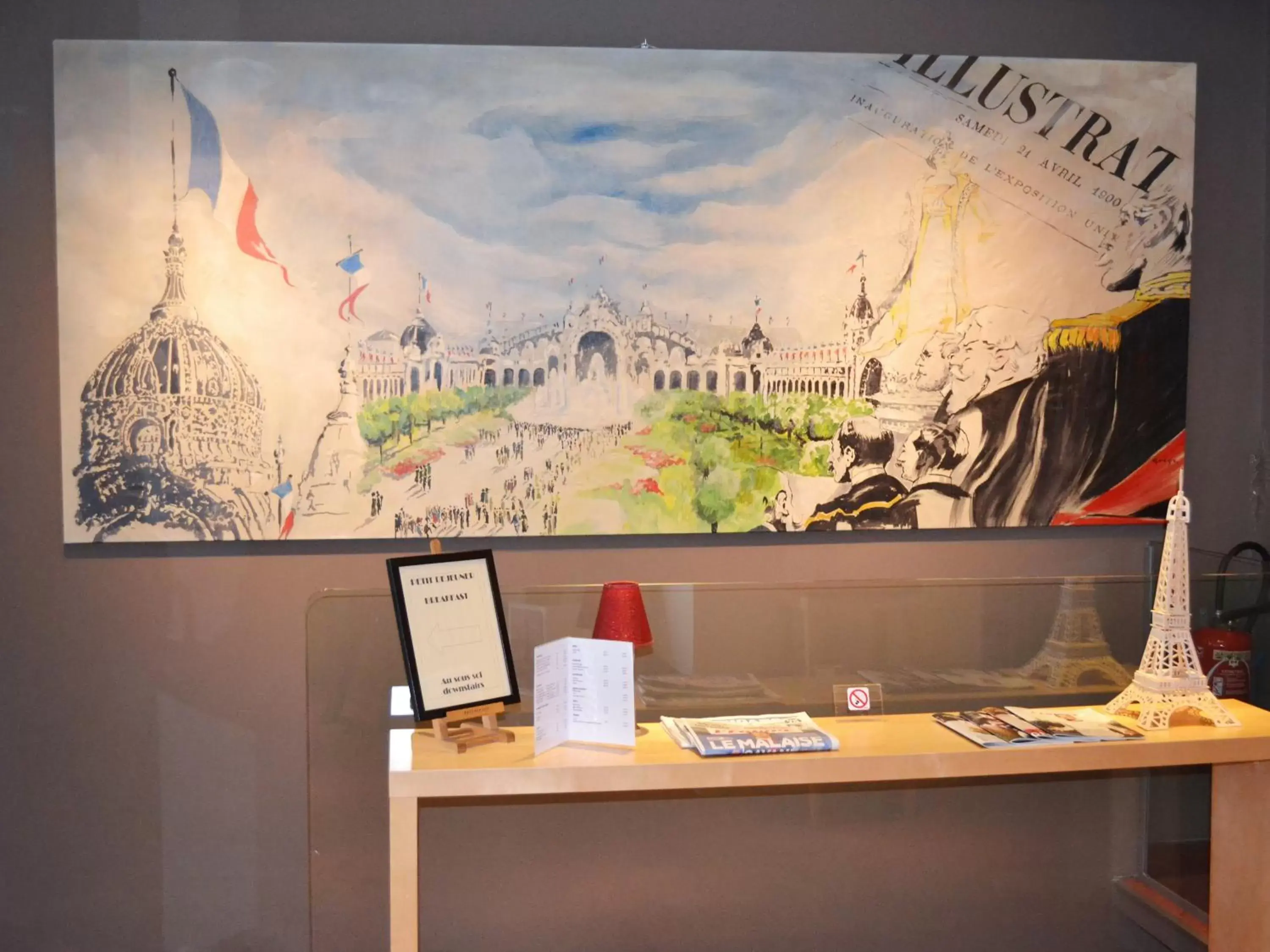 Lobby or reception in Hôtel de l'Exposition - Tour Eiffel Lobby or reception in Hôtel de l'Exposition - Tour Eiffel