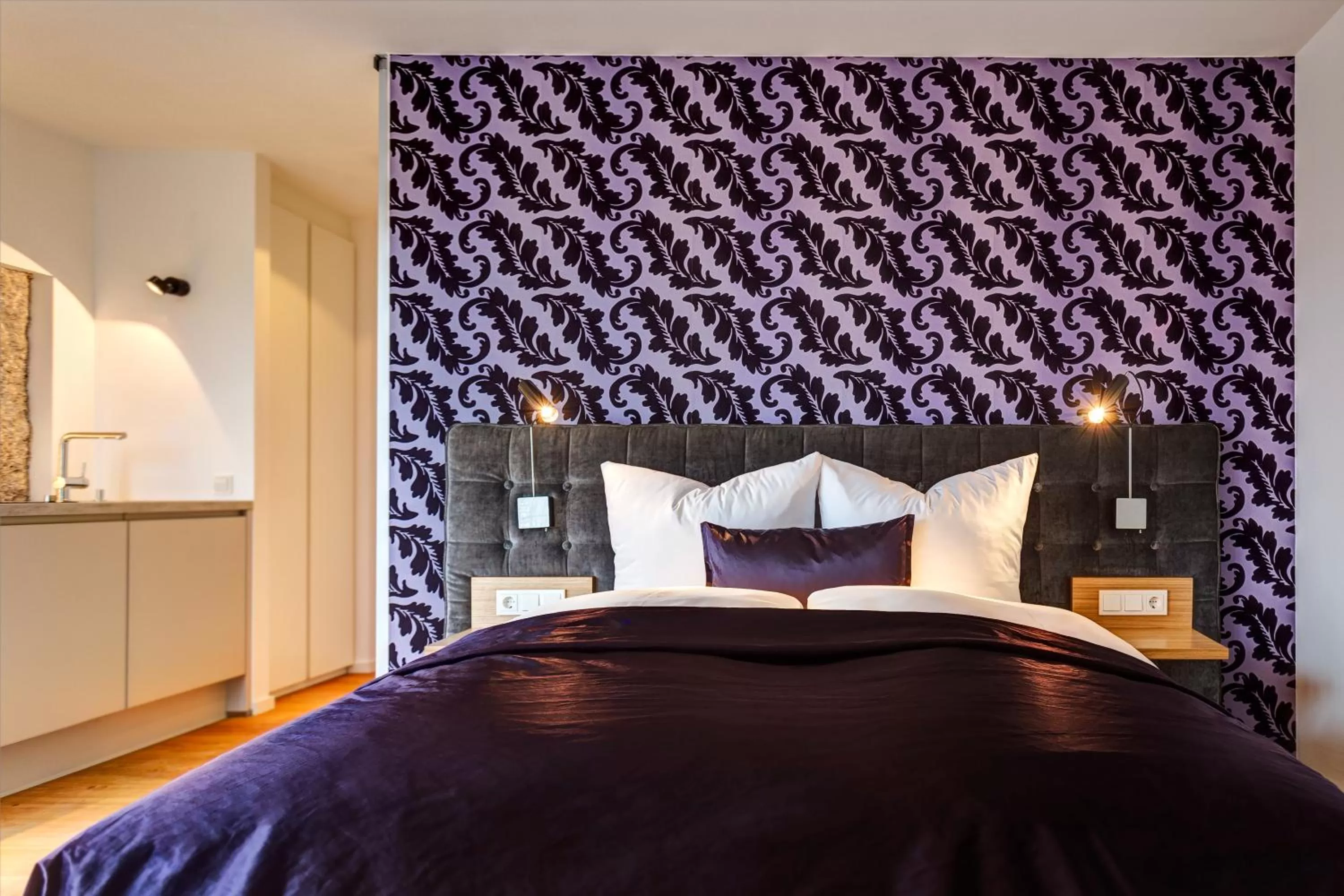 Bedroom, Bed in Hotel im Bunker