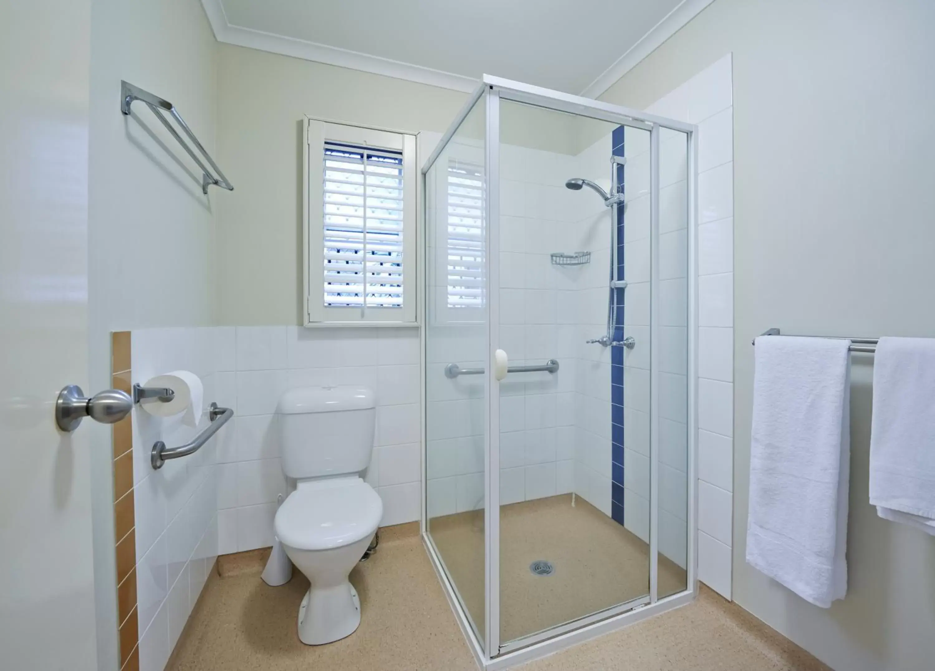 Bathroom in Brisbane Street Studios