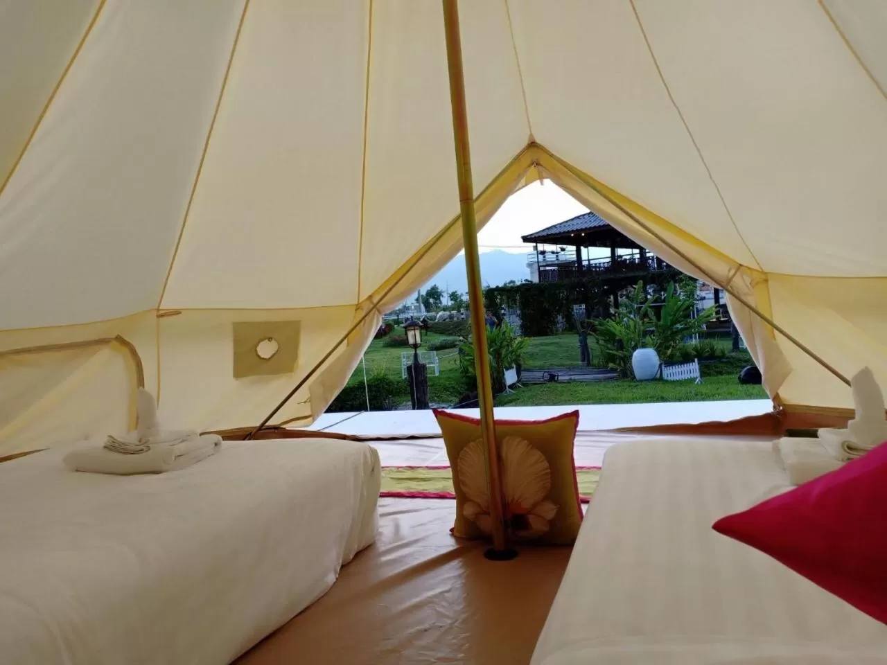 Bed in Doi Inthanon Riverside resort