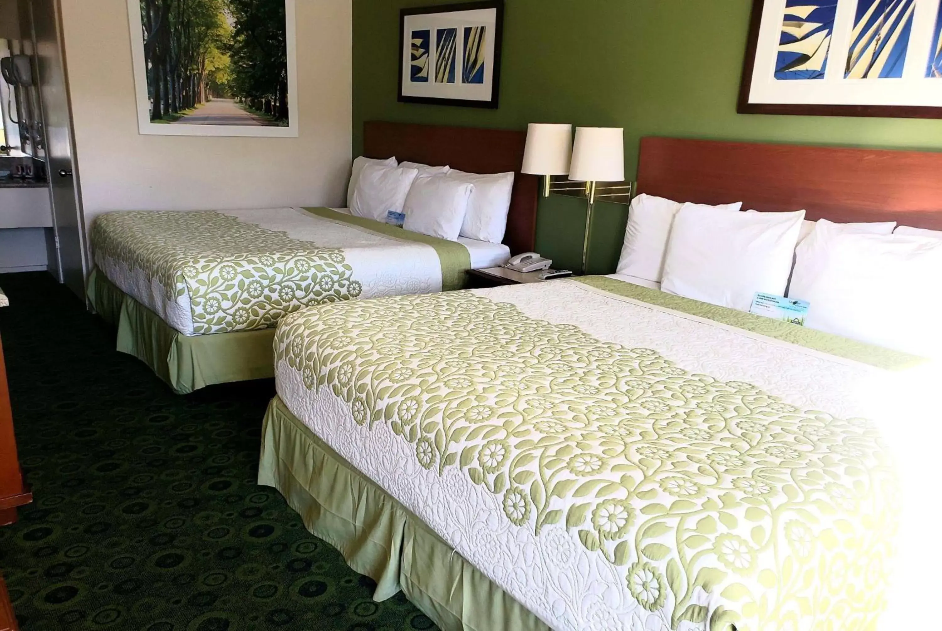 Photo of the whole room, Bed in Days Inn by Wyndham Westley