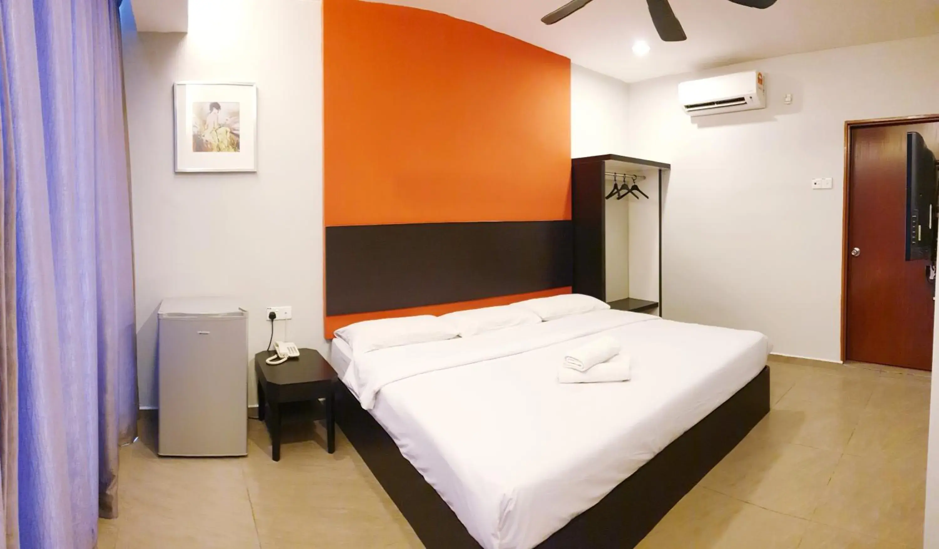 Bed in Golden Court Hotel - Tun Abdul Razak