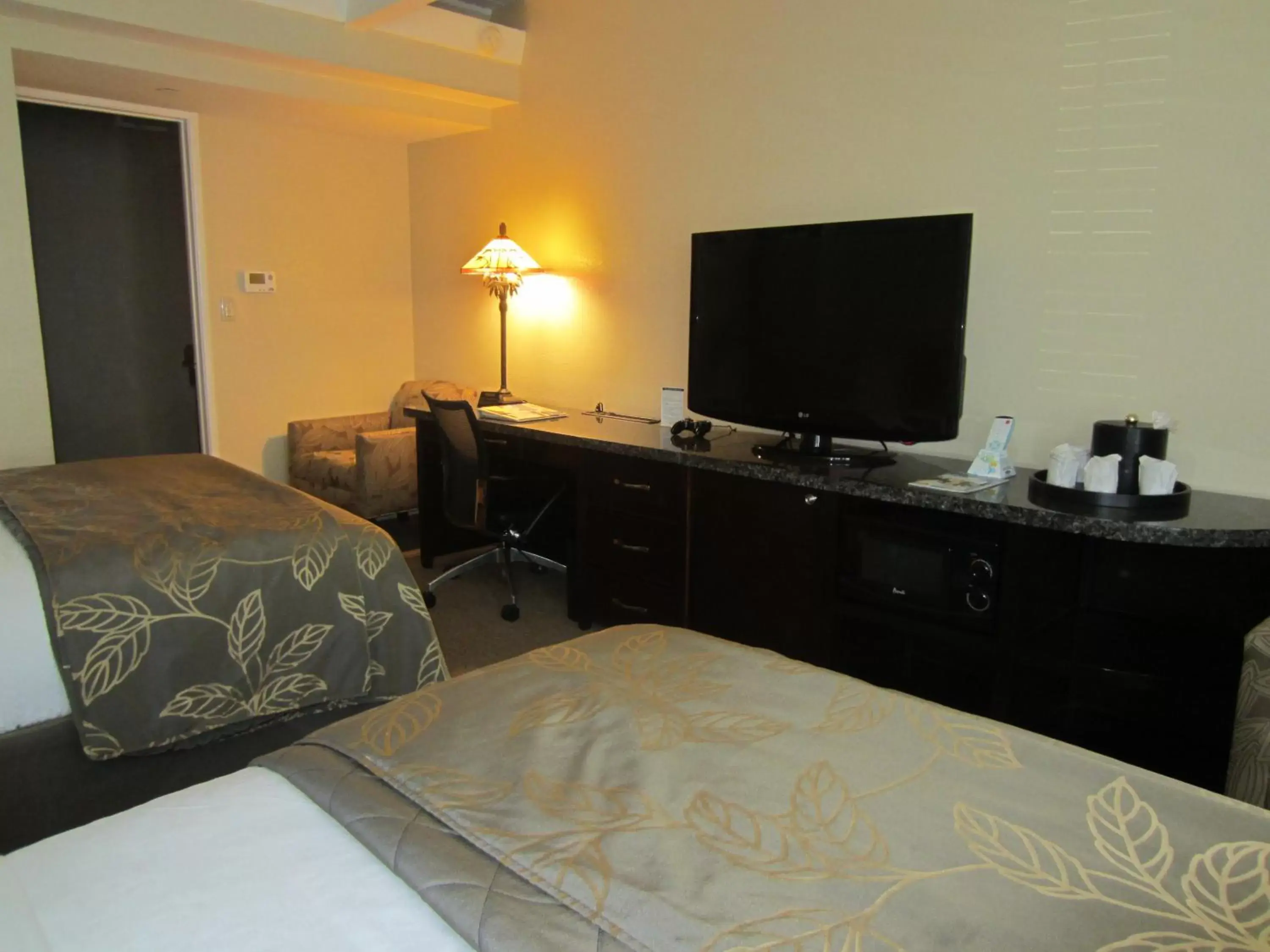 Photo of the whole room, Bed in Best Western PLUS Island Palms Hotel & Marina