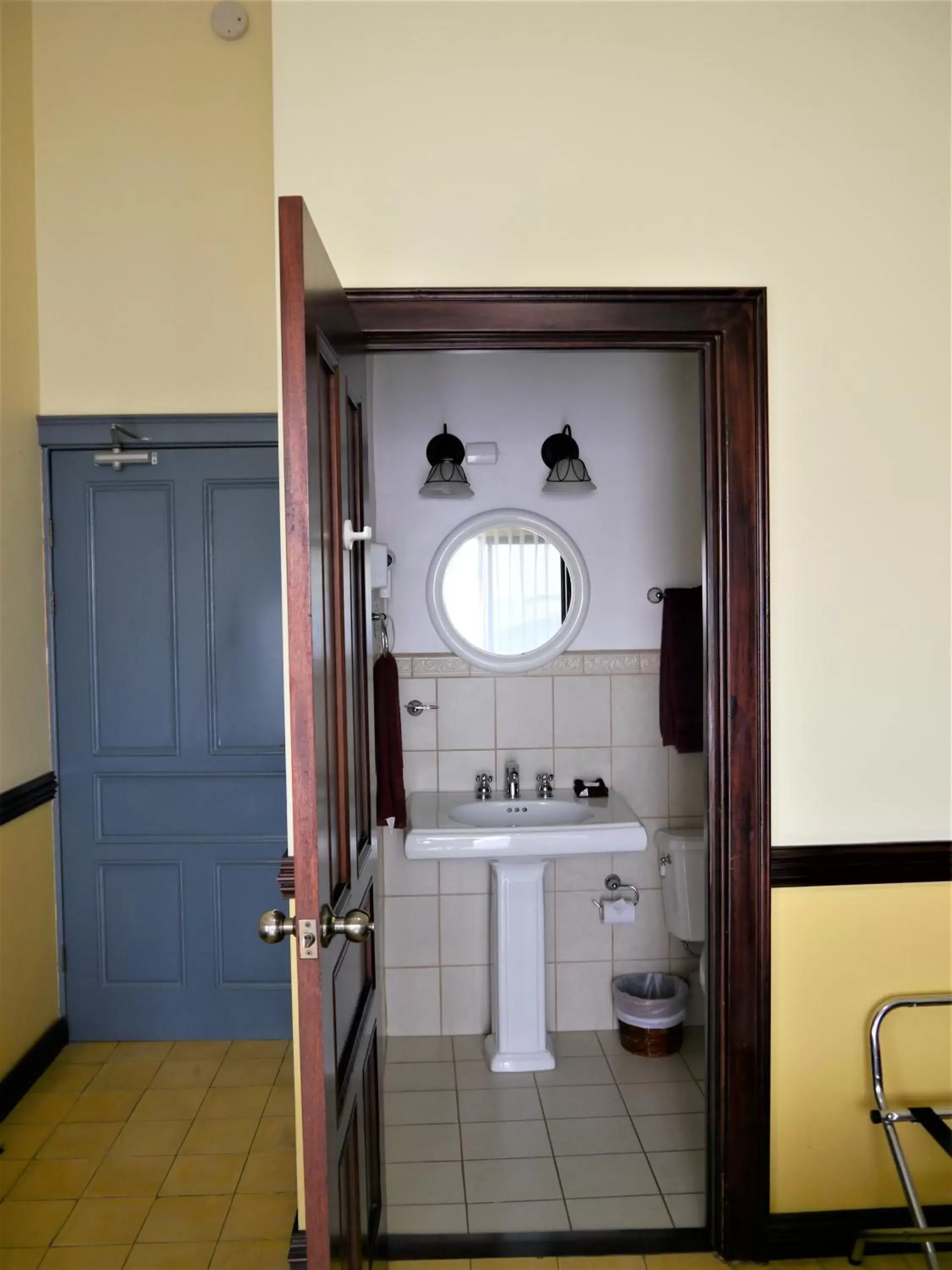 Bathroom in Hotel Santo Tomas / Historical Property