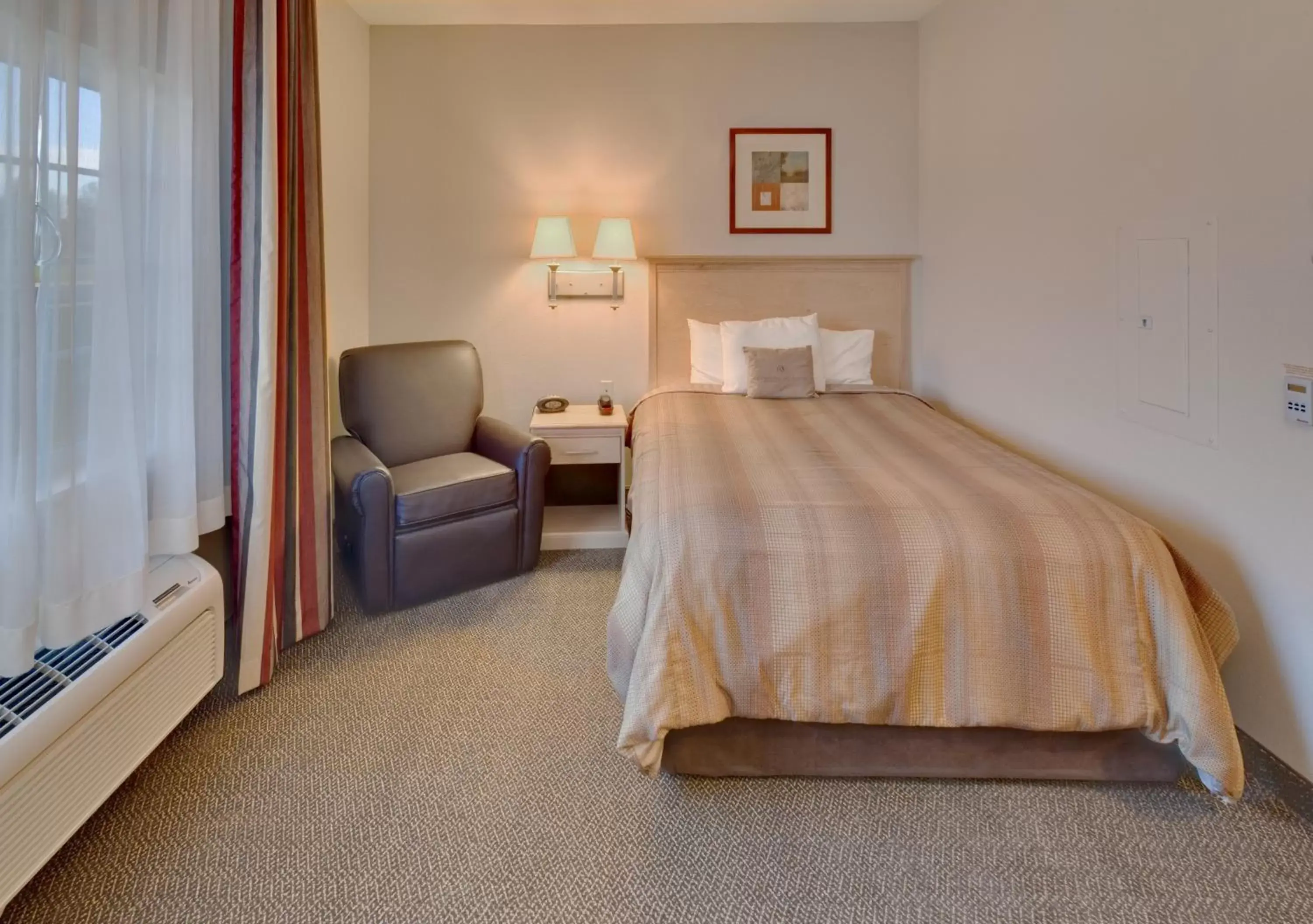 Photo of the whole room, Bed in Candlewood Suites - Peoria at Grand Prairie, an IHG Hotel