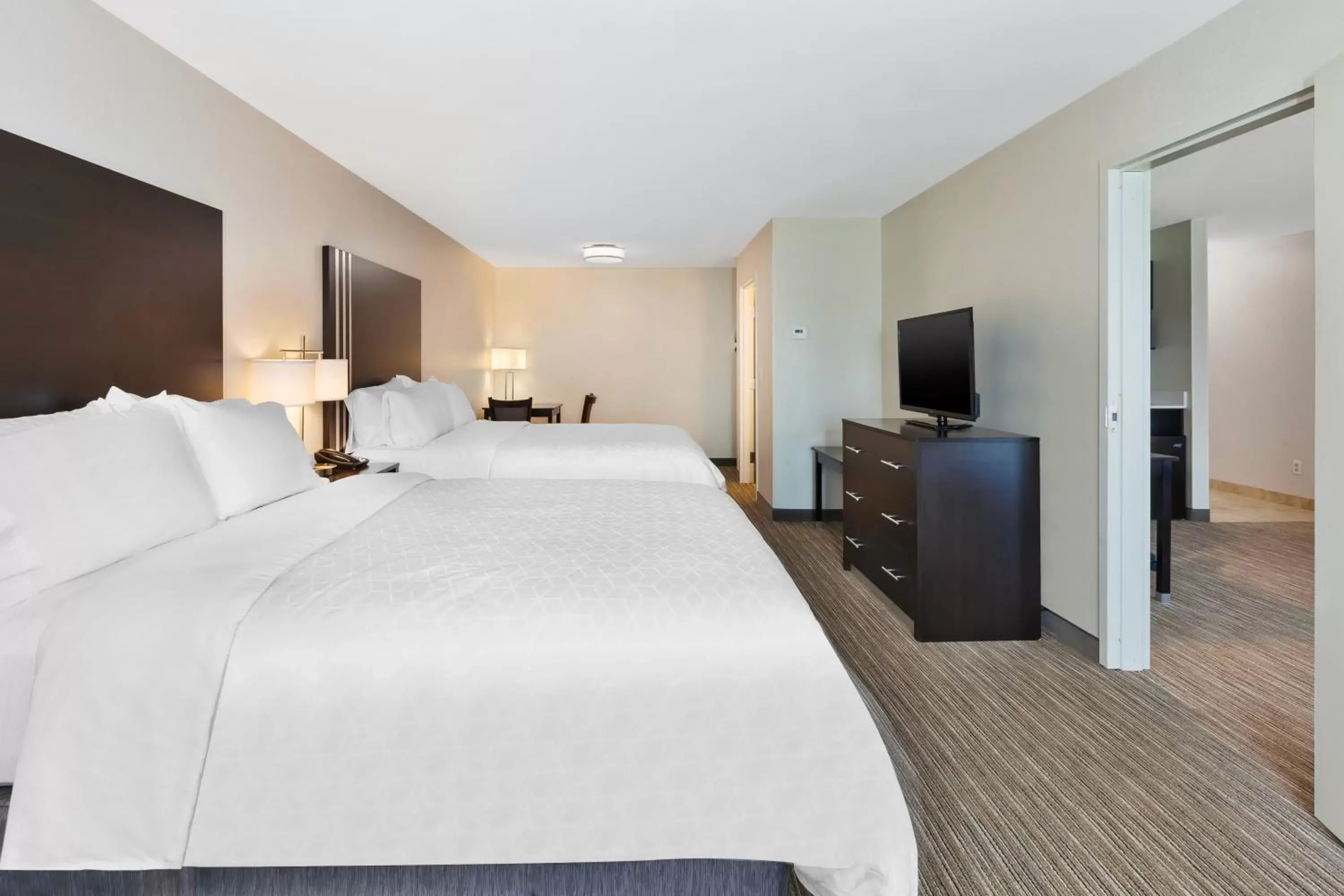 Bedroom, Bed in Holiday Inn Express & Suites - Effingham, an IHG Hotel