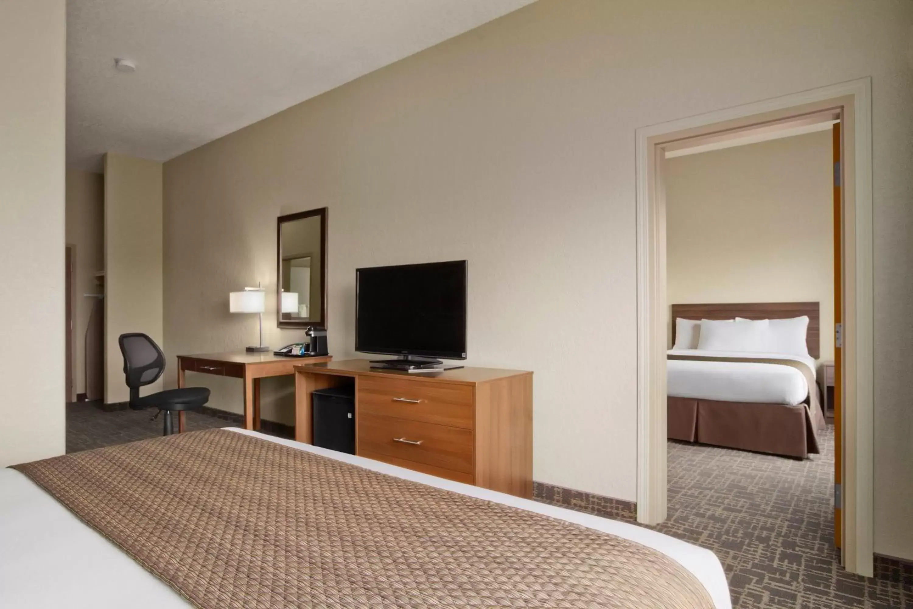 Bedroom, Bed in Days Inn & Suites by Wyndham Yorkton