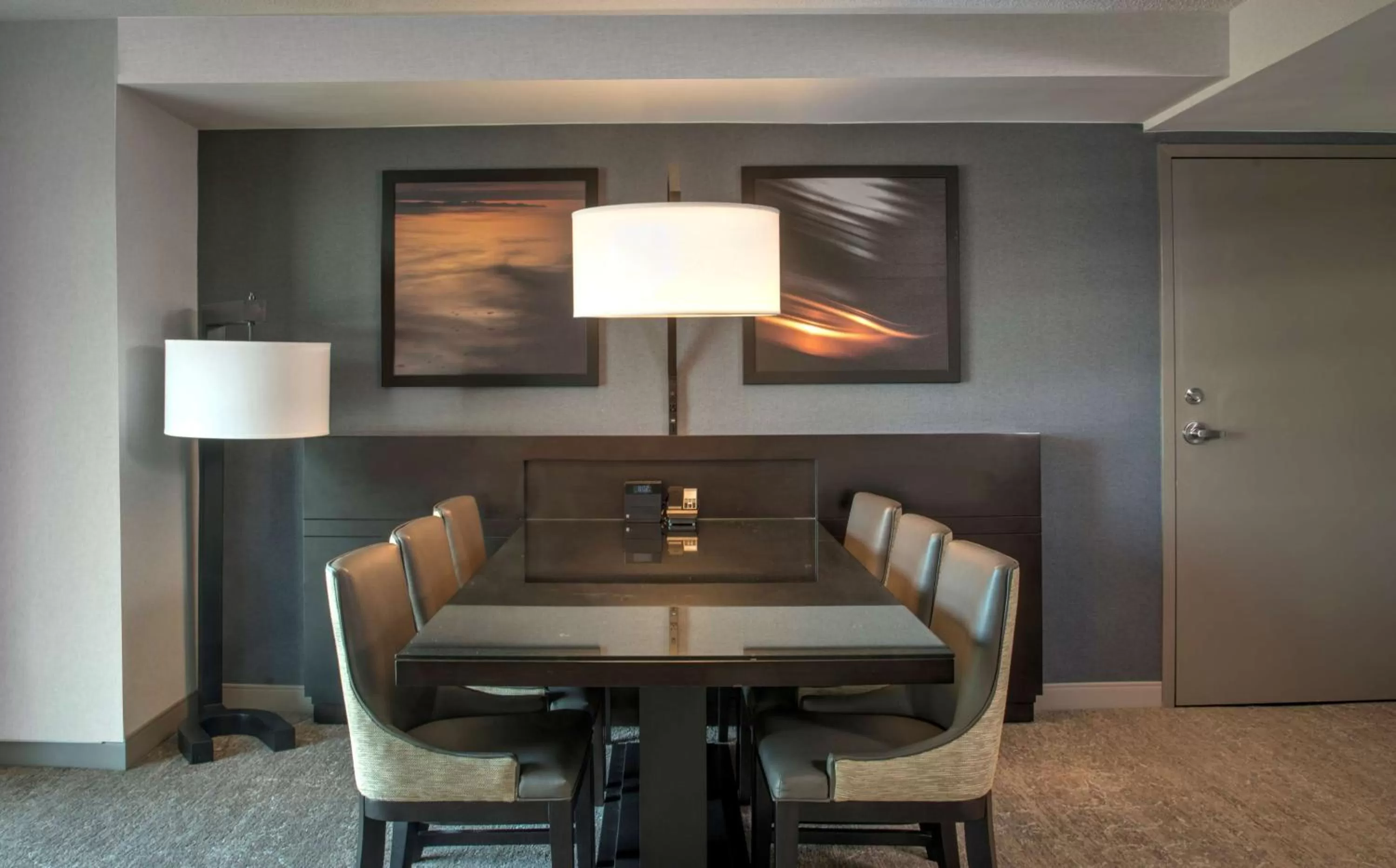 Photo of the whole room in Hyatt Regency San Francisco Airport