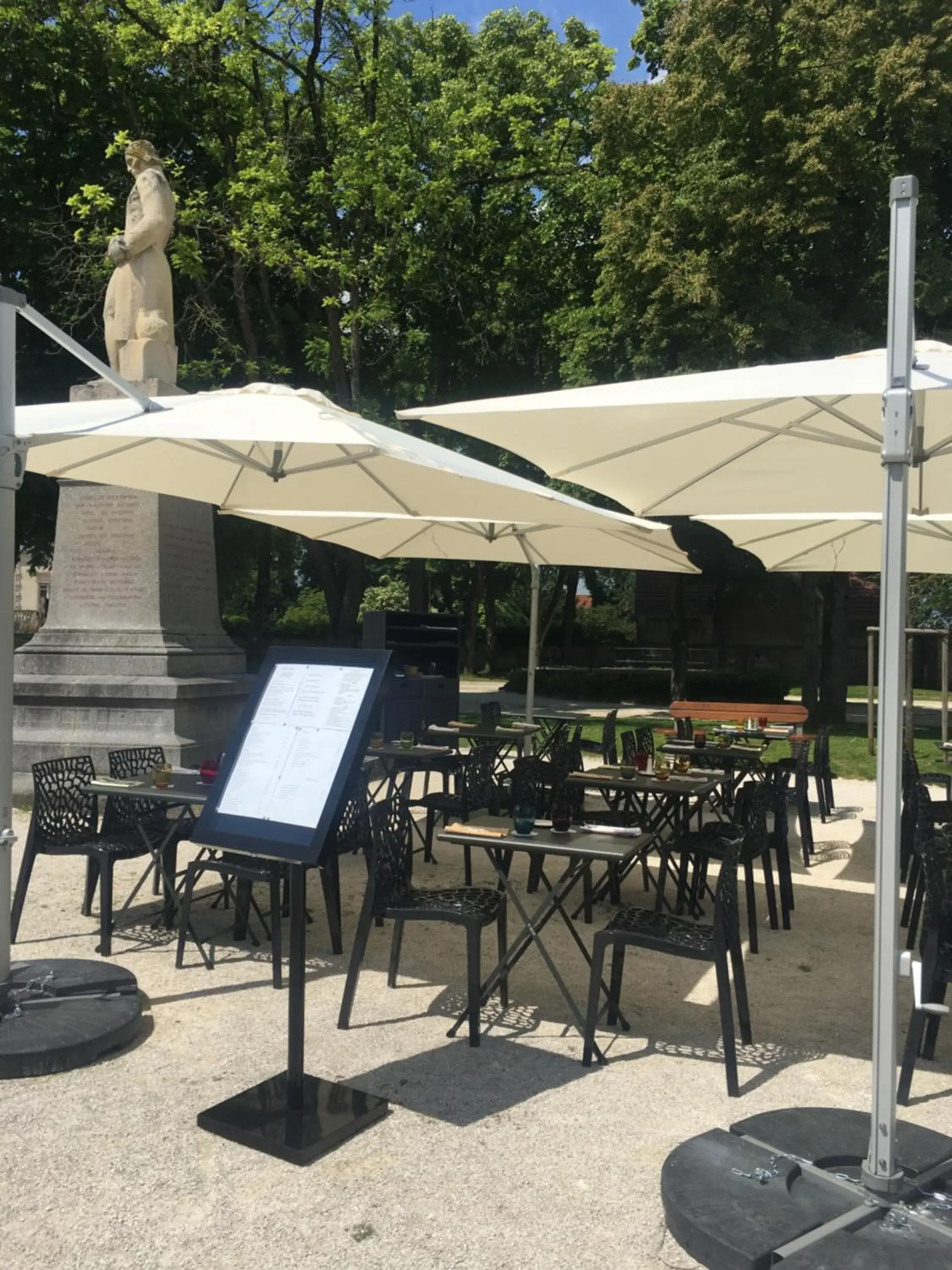 Patio, Restaurant/Places to Eat in Hôtel Restaurant Des Remparts