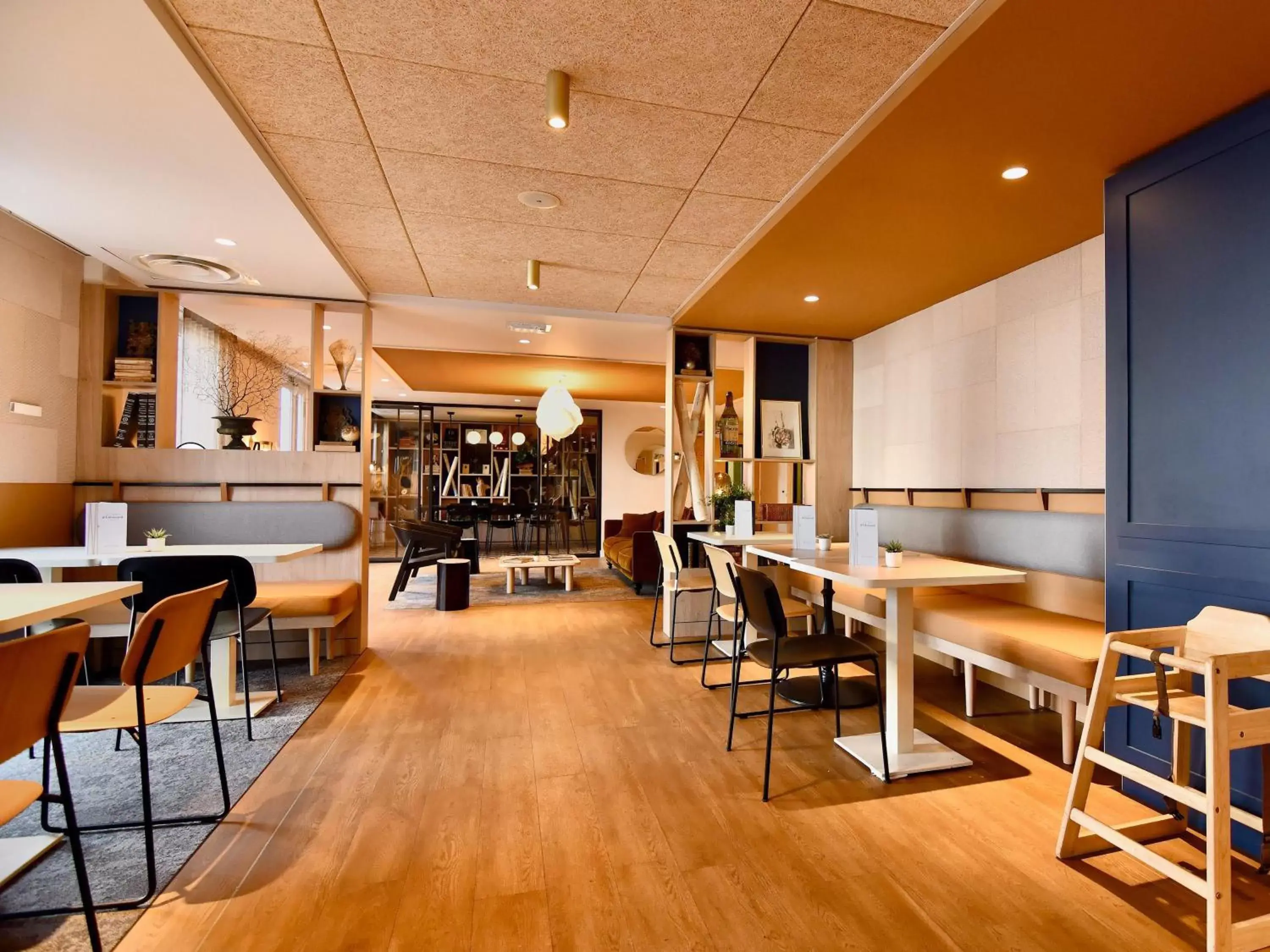 Restaurant/Places to Eat in ibis Styles Nantes Reze Aéroport