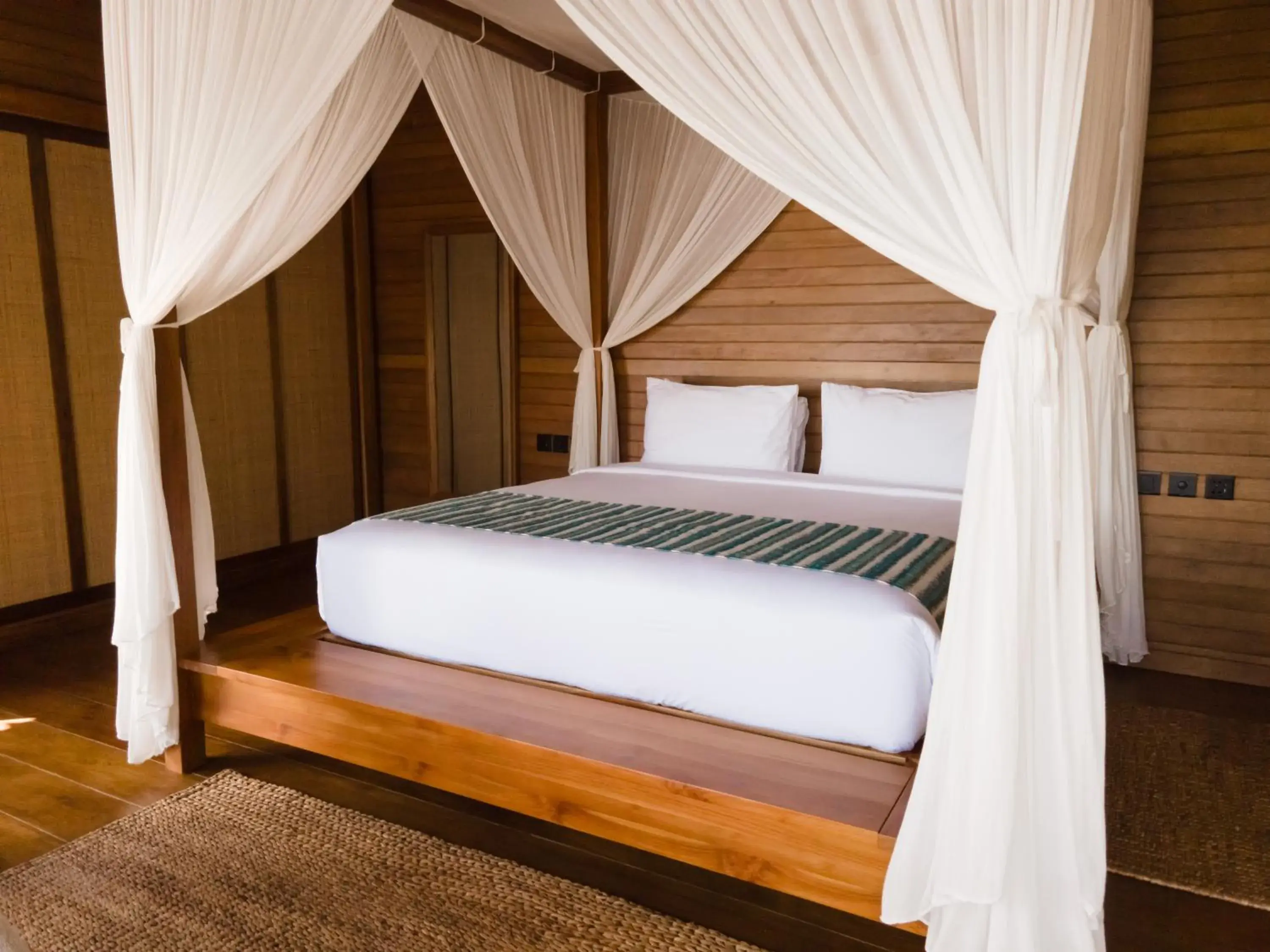 Photo of the whole room, Bed in Menjaga Bay