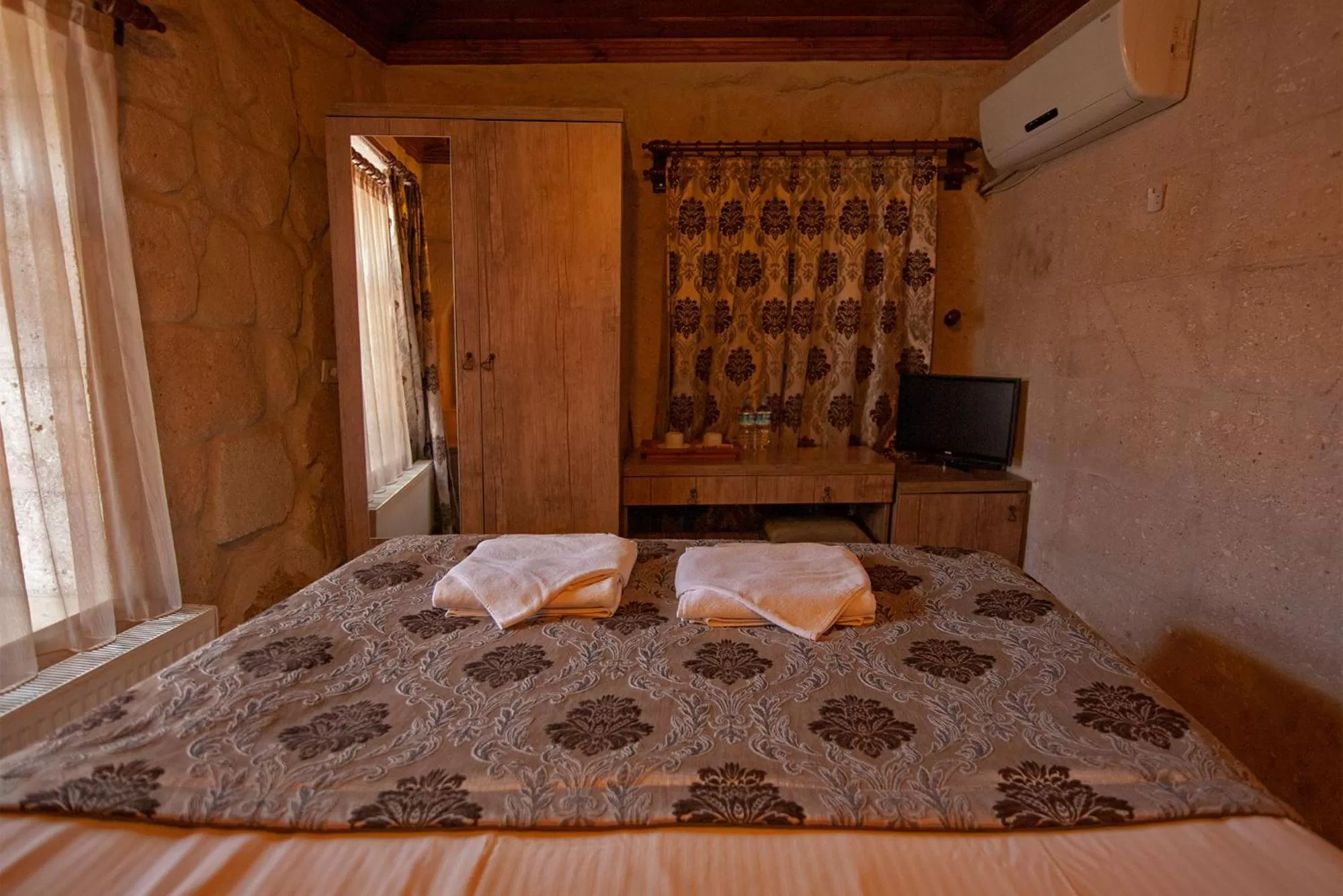 Communal lounge/ TV room, Bed in Diamond of Cappadocia