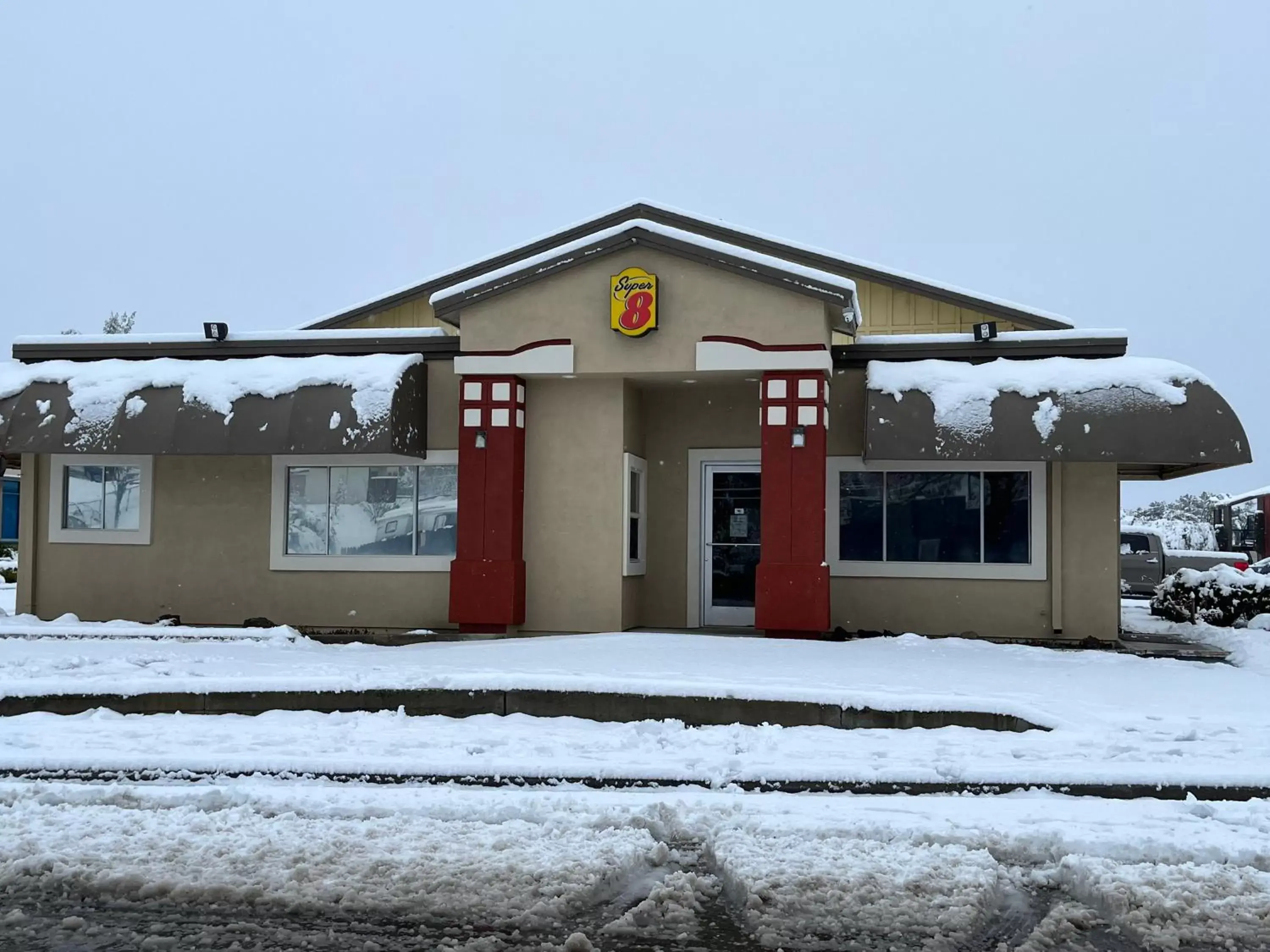 Property building in Super 8 by Wyndham Red Bluff Property building in Super 8 by Wyndham Red Bluff