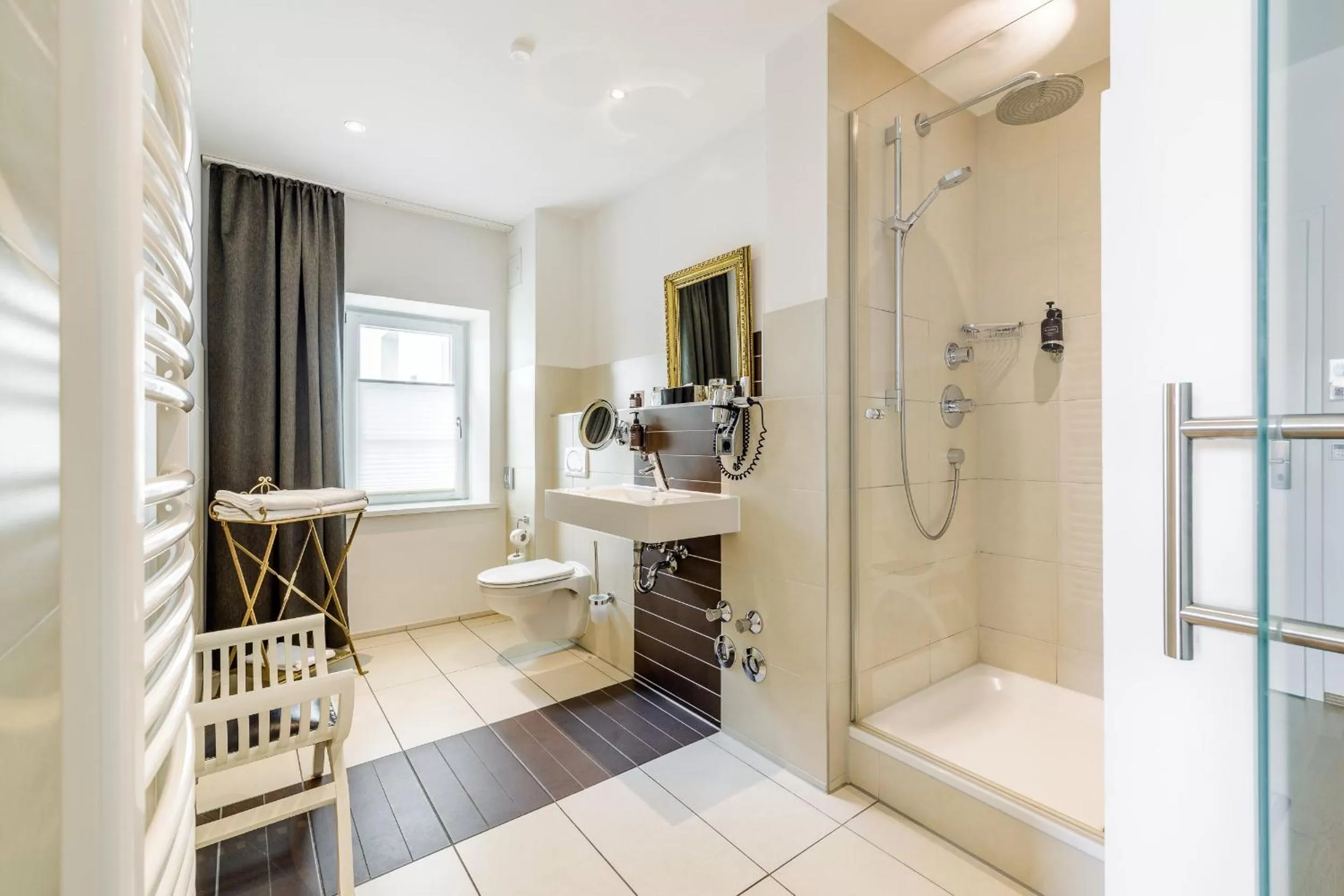 Bathroom in Chin-Chin Hotel ehemals Bohemian Hotel