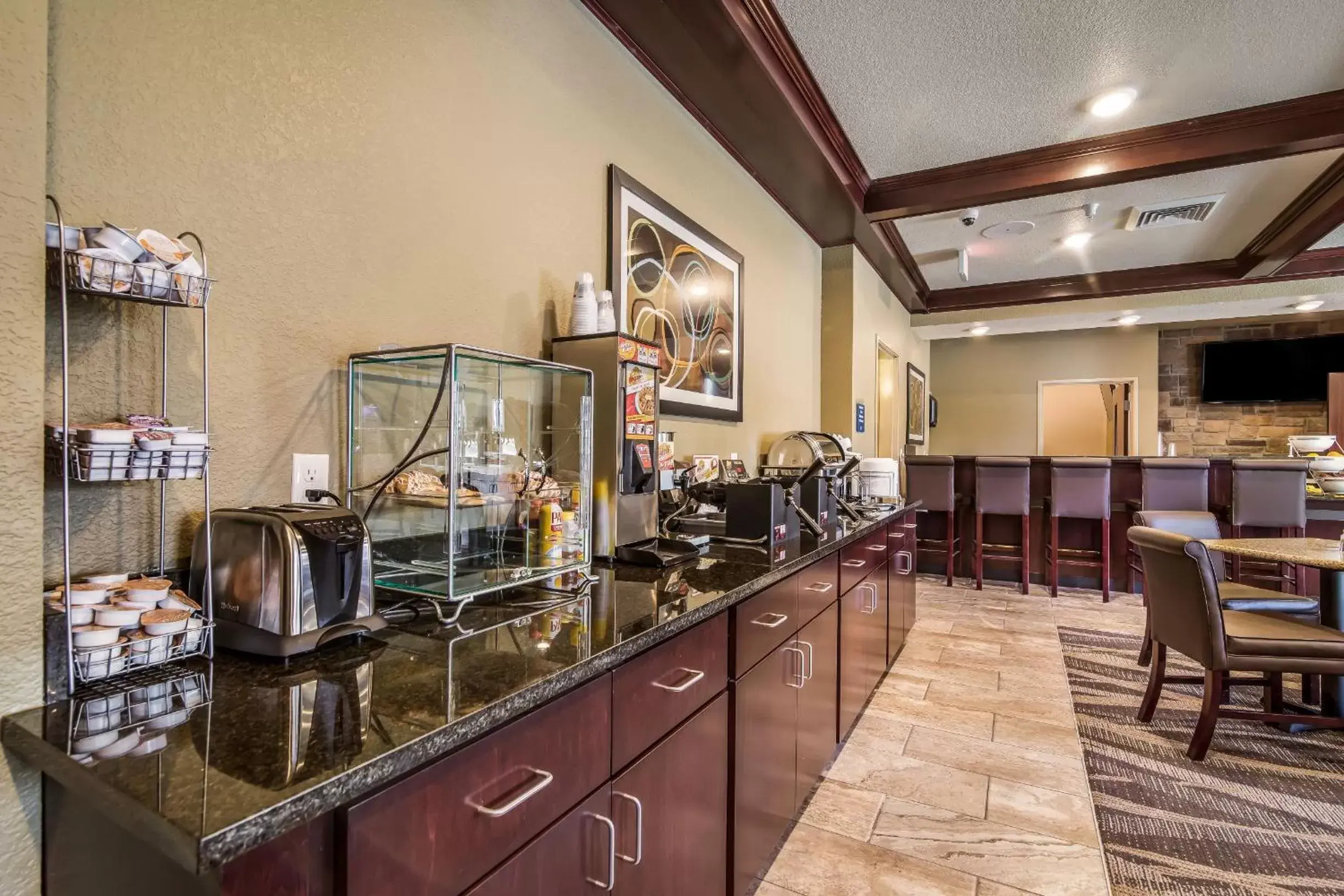 Food and drinks, Restaurant/Places to Eat in Cobblestone Hotel & Suites - Victor