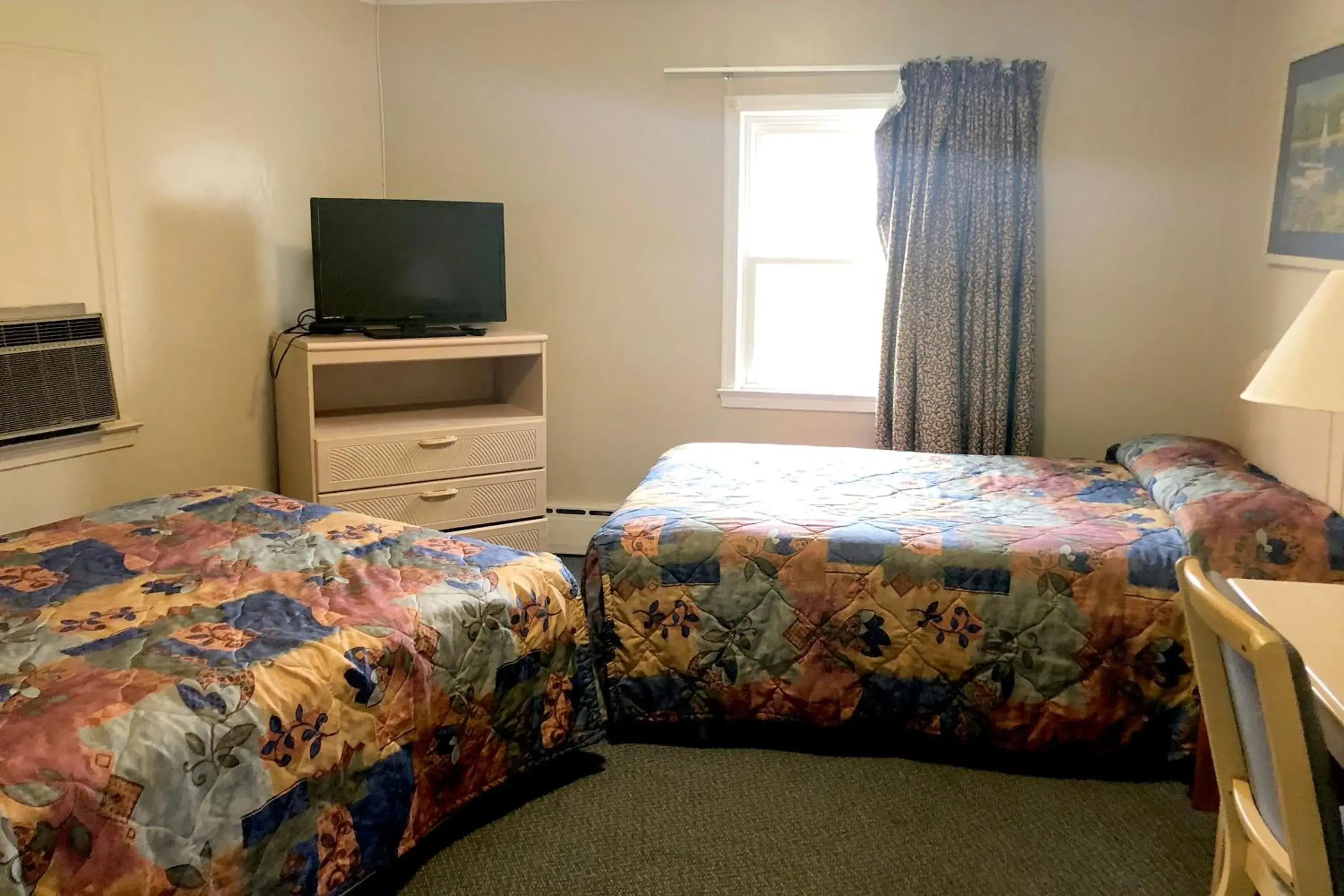 Bedroom, Bed in OYO Hotel Starlite Seneca Falls