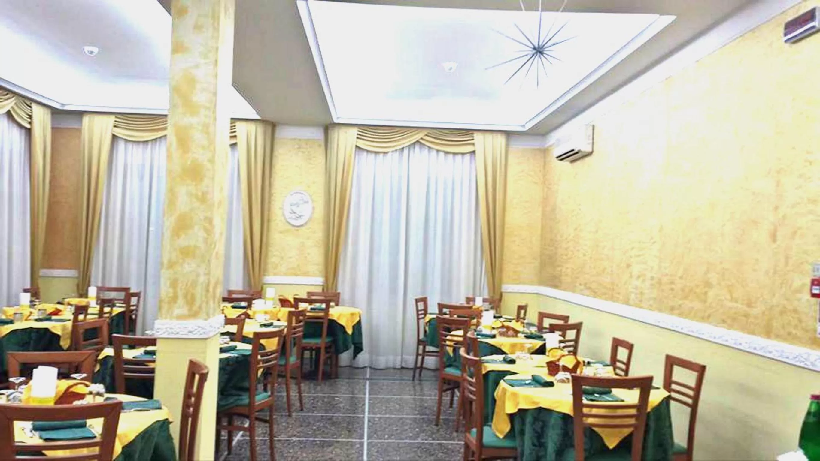 Restaurant/places to eat in Hotel Giannella
