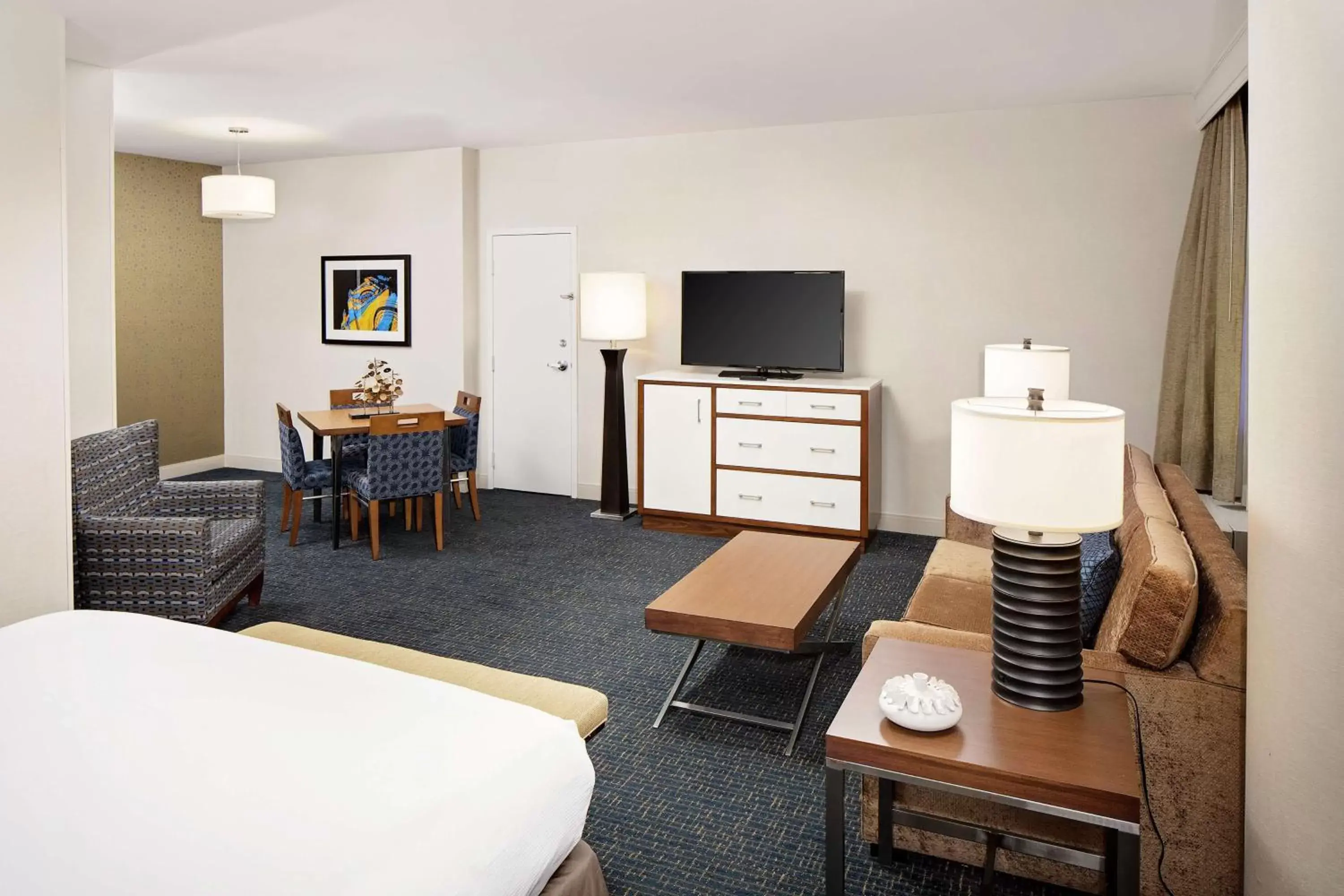 Bedroom, TV/Entertainment Center in DoubleTree by Hilton Hotel South Bend