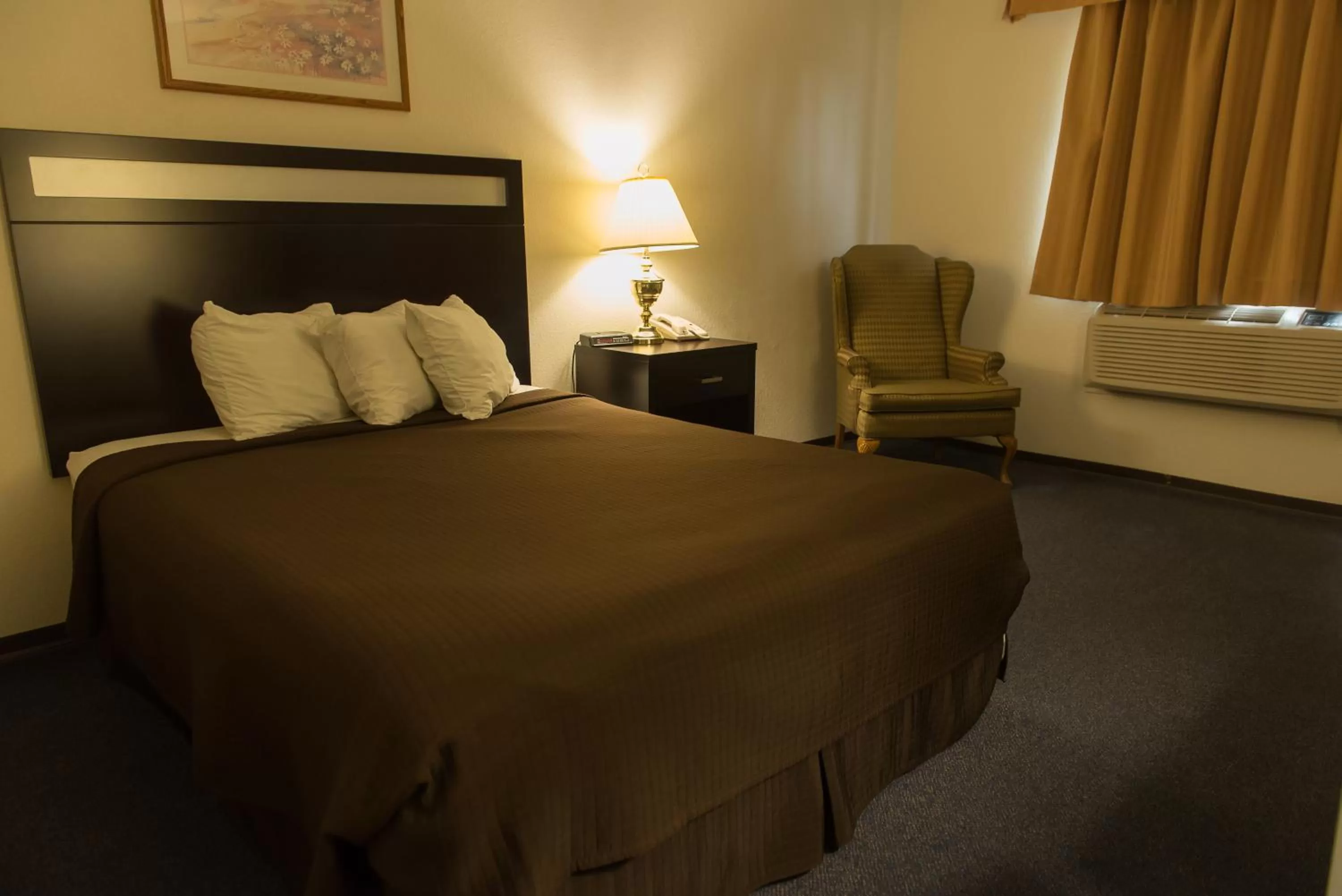 Bed in Super 8 by Wyndham Williams Lake BC