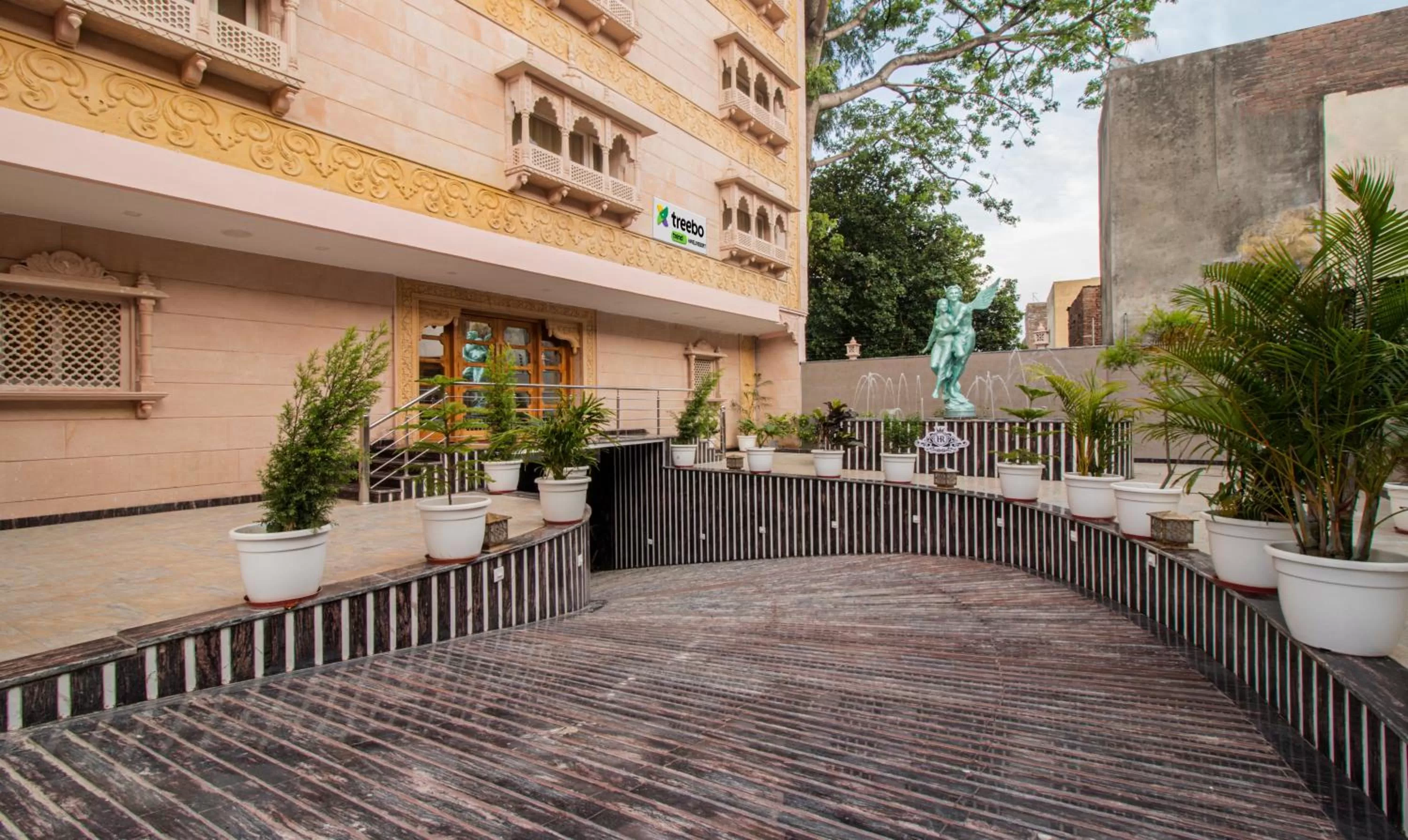 Facade/entrance in Treebo Trend Haveli Resort Roots Bhupatwala
