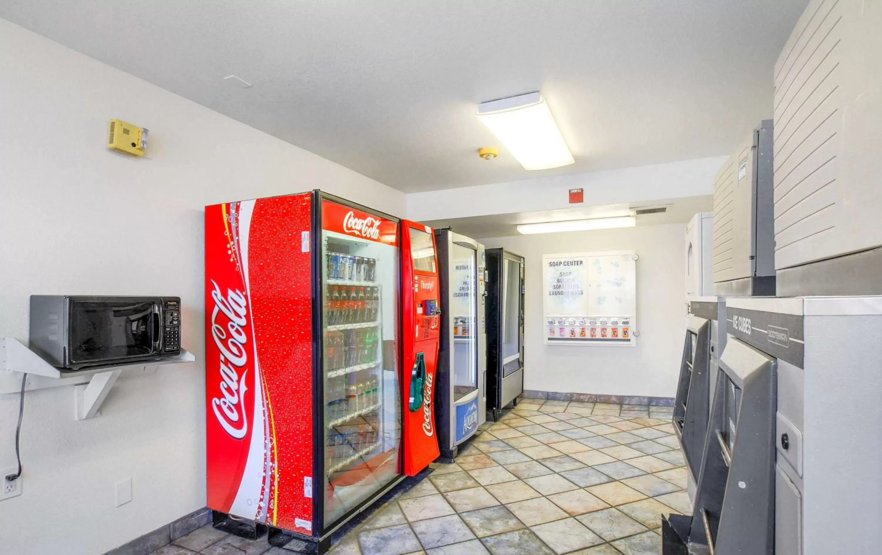 Property building in Motel 6-Medford, OR - North